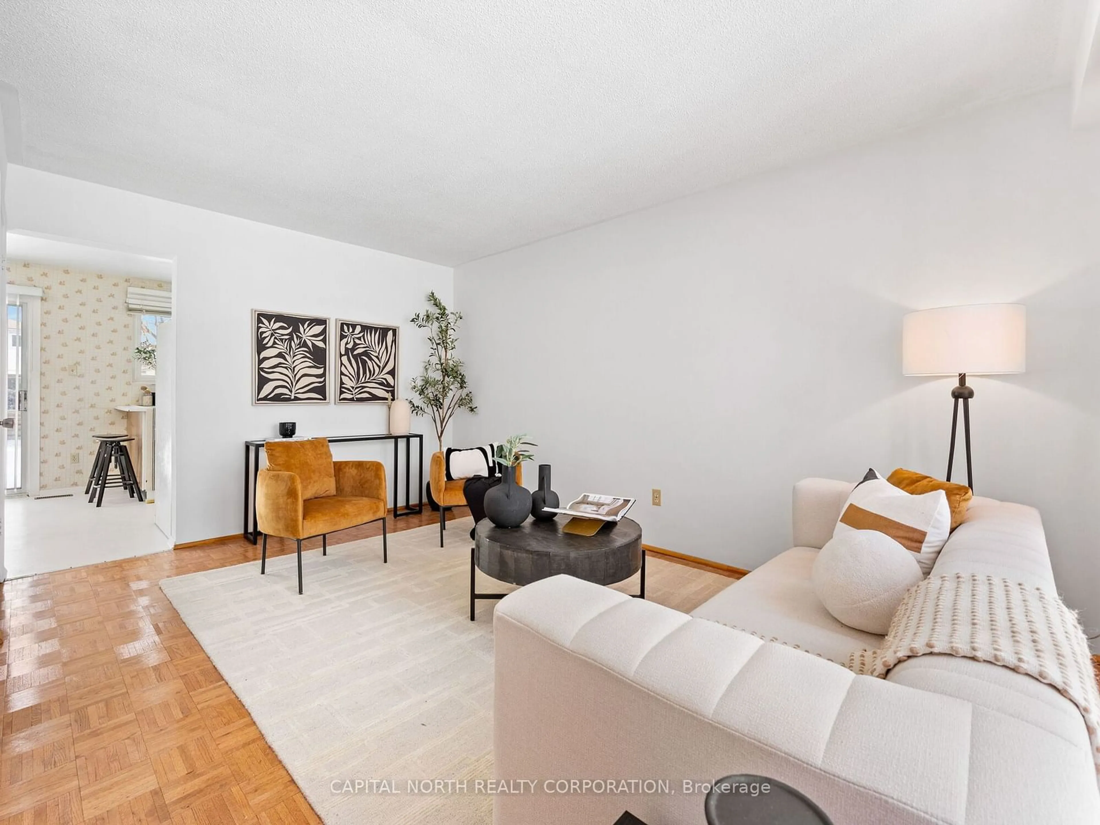 Living room with furniture, unknown for 158 Freshmeadow Dr, Toronto Ontario M2H 2R1