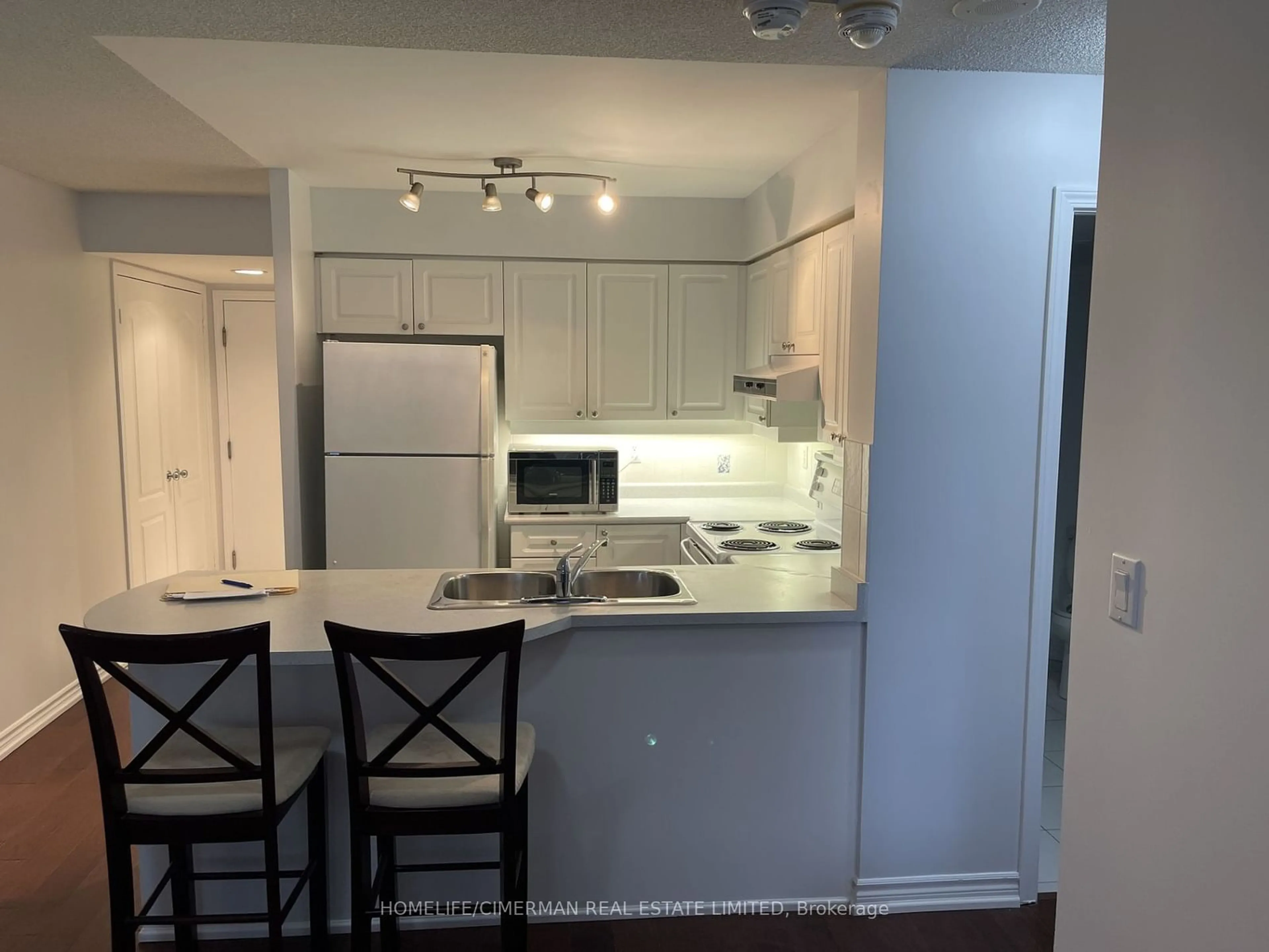 Standard kitchen, unknown for 3 REAN Dr #1202, Toronto Ontario M2K 3C2