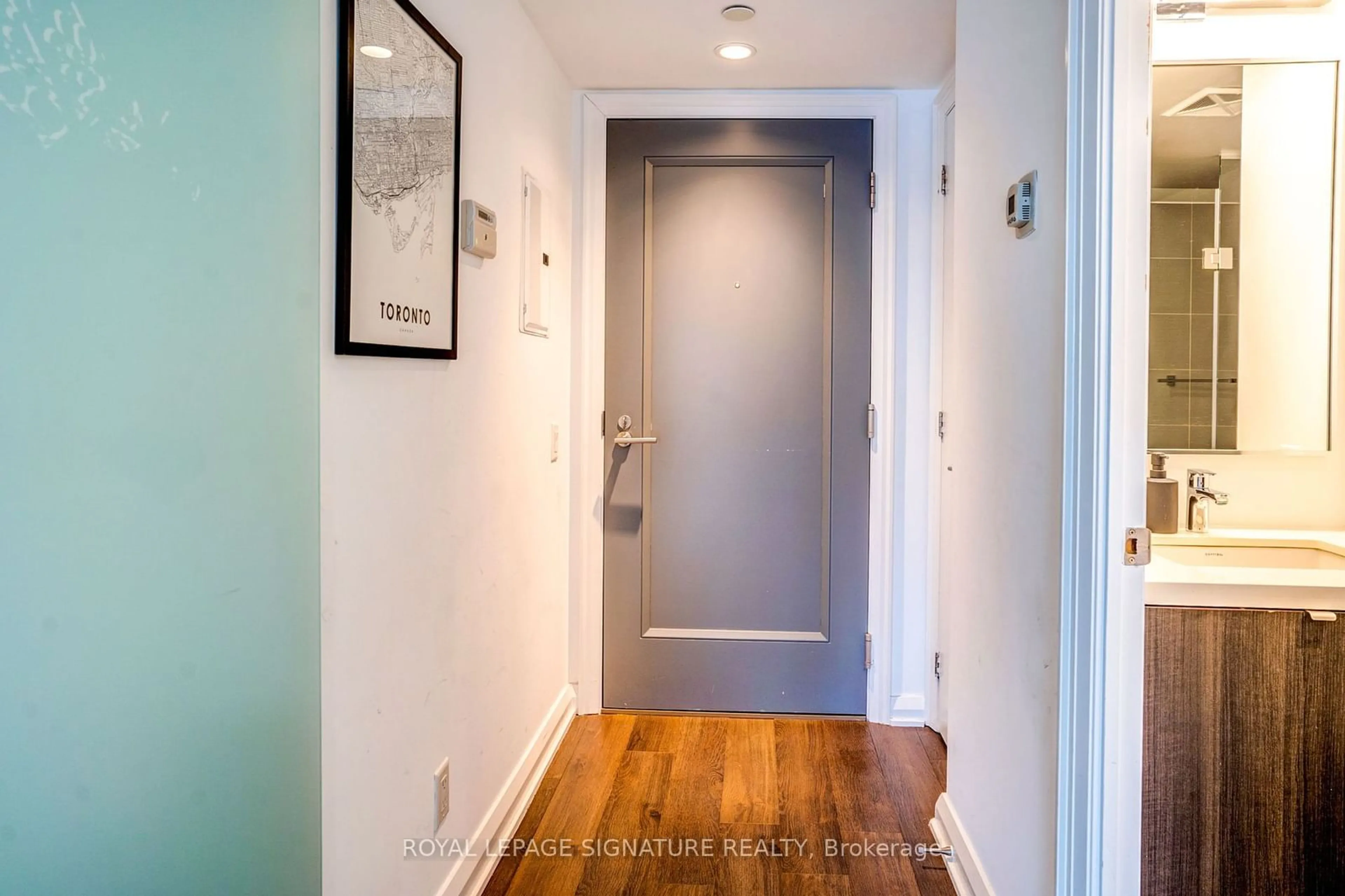 Indoor entryway for 155 Yorkville Ave #1218, Toronto Ontario M5R 0B4