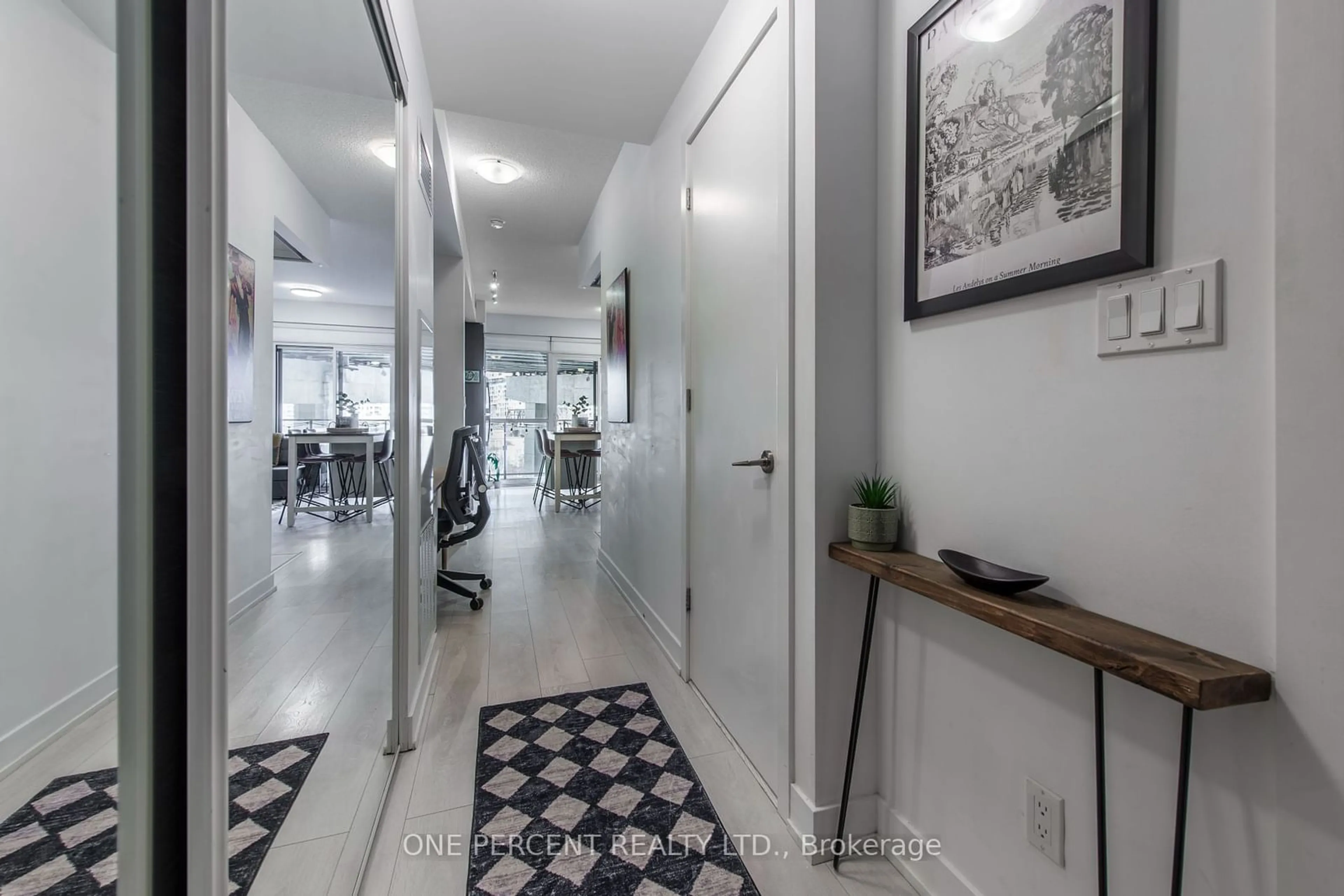 Indoor foyer for 50 Bruyeres Mews #506, Toronto Ontario M5V 0H8