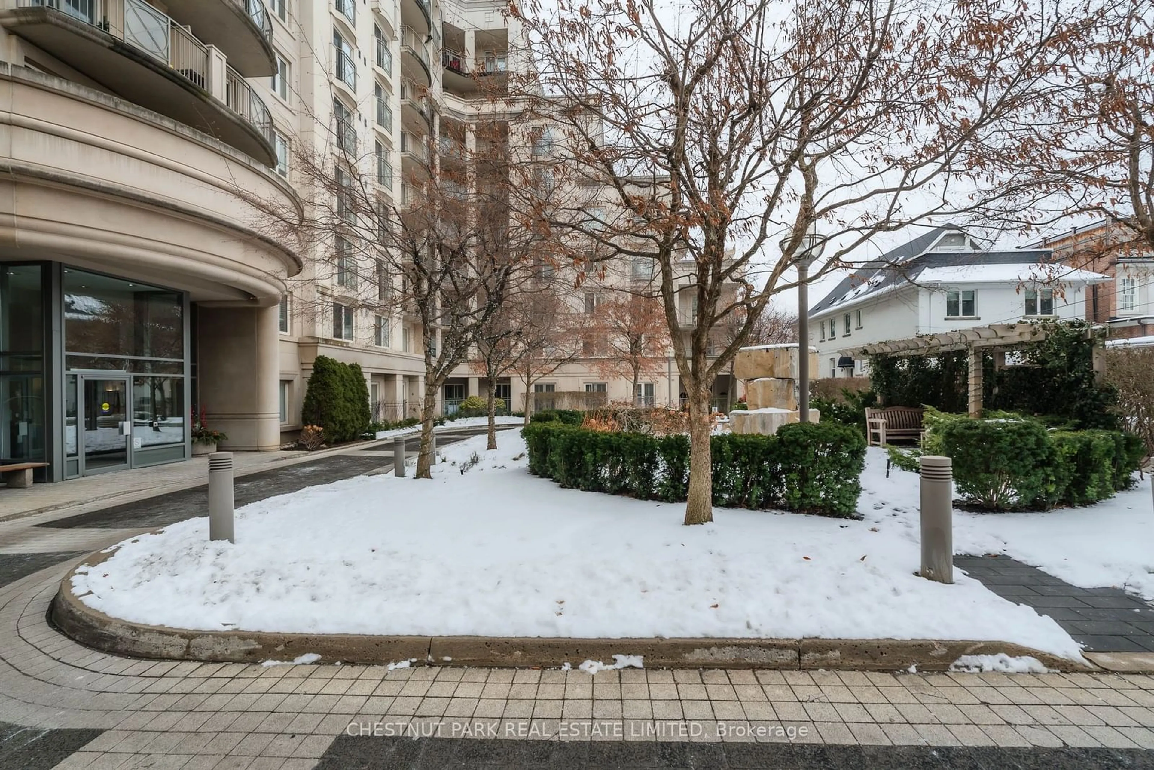 Patio, street for 1 Balmoral Ave #323, Toronto Ontario M4V 3B9