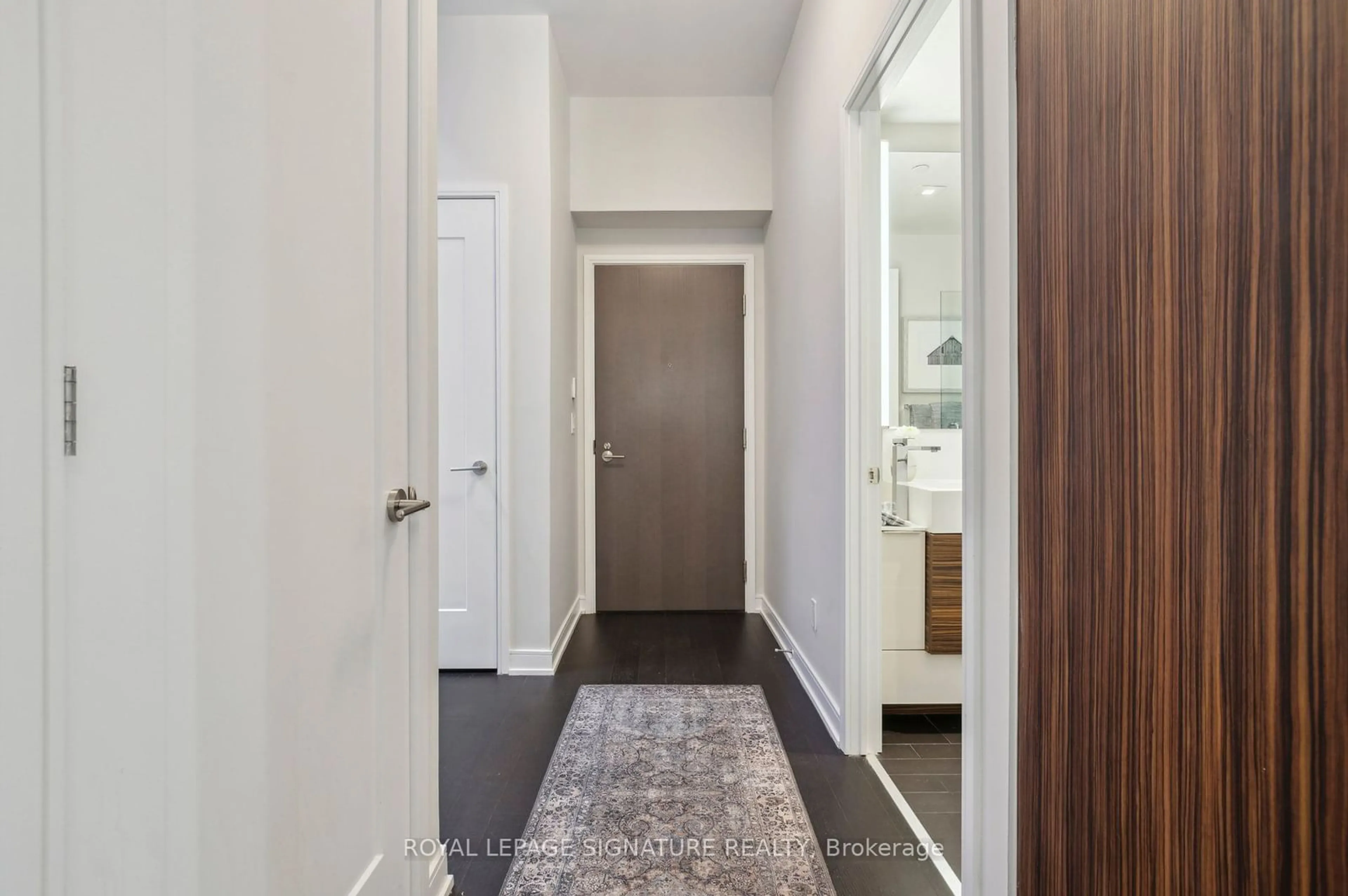 Indoor entryway for 88 Scott St #210, Toronto Ontario M5E 0A9