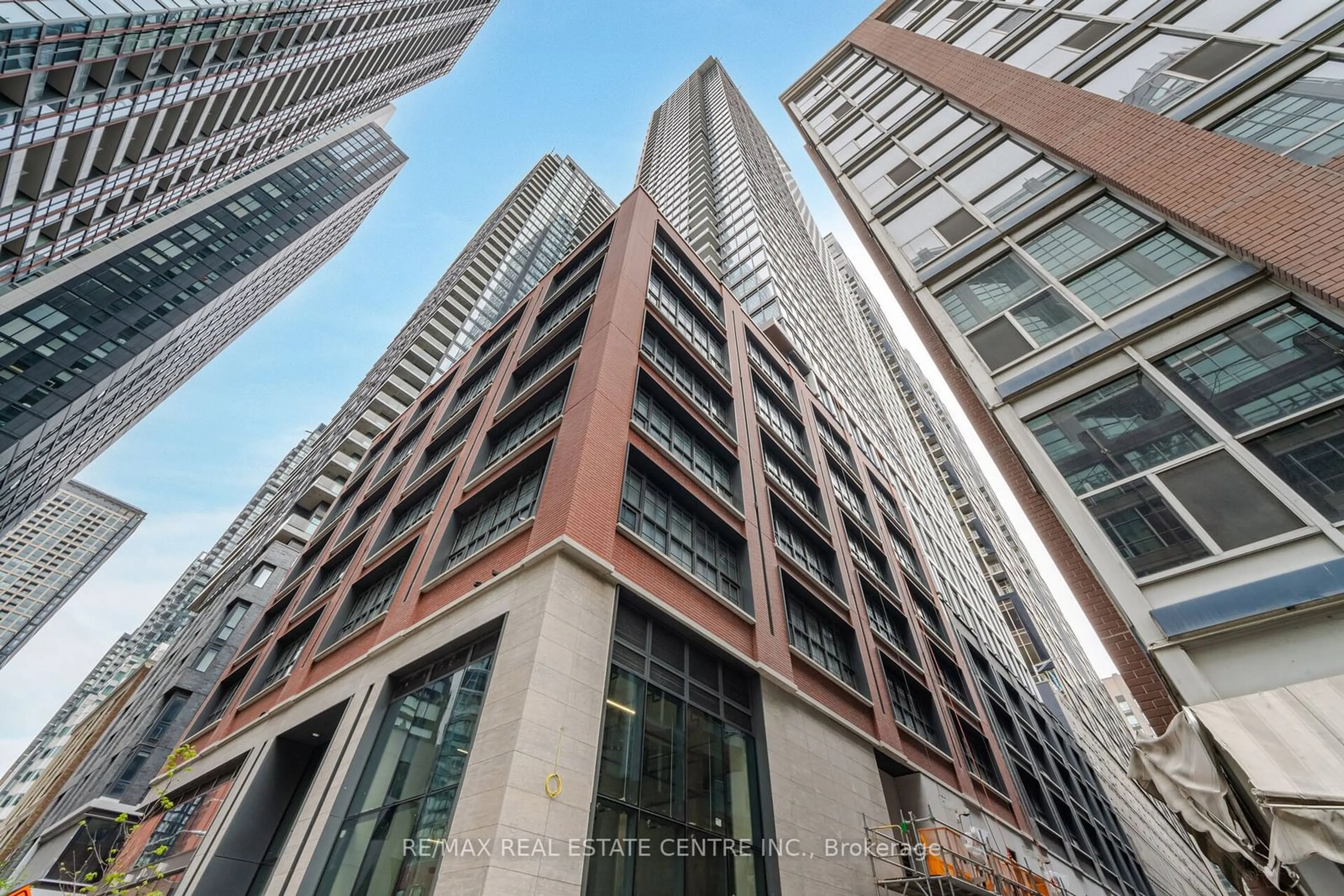 Indoor foyer for 55 Mercer St #3001, Toronto Ontario M5V 3W2