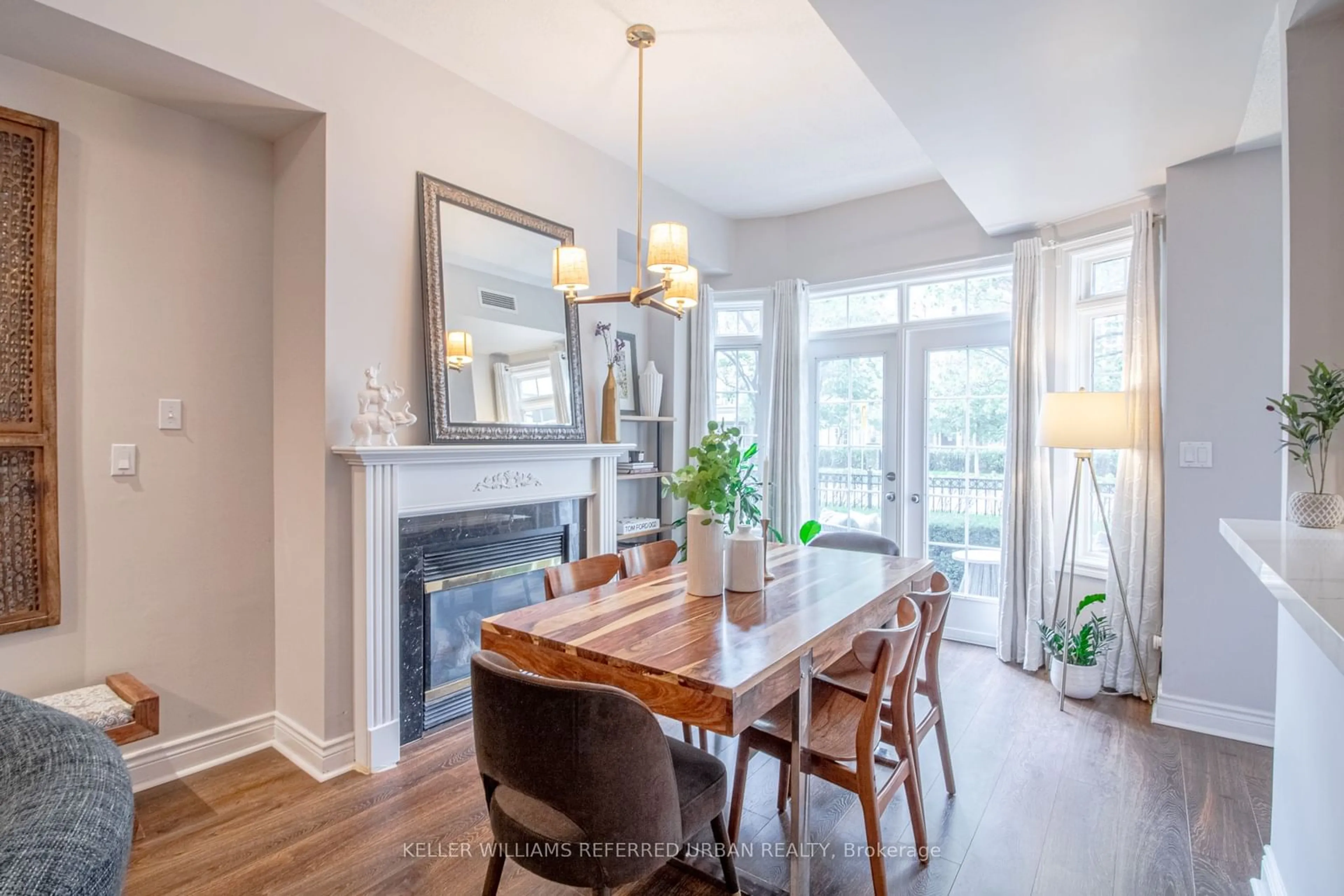 Dining room, wood/laminate floor for 1 Rean Dr #TH 15, Toronto Ontario M2K 3C1