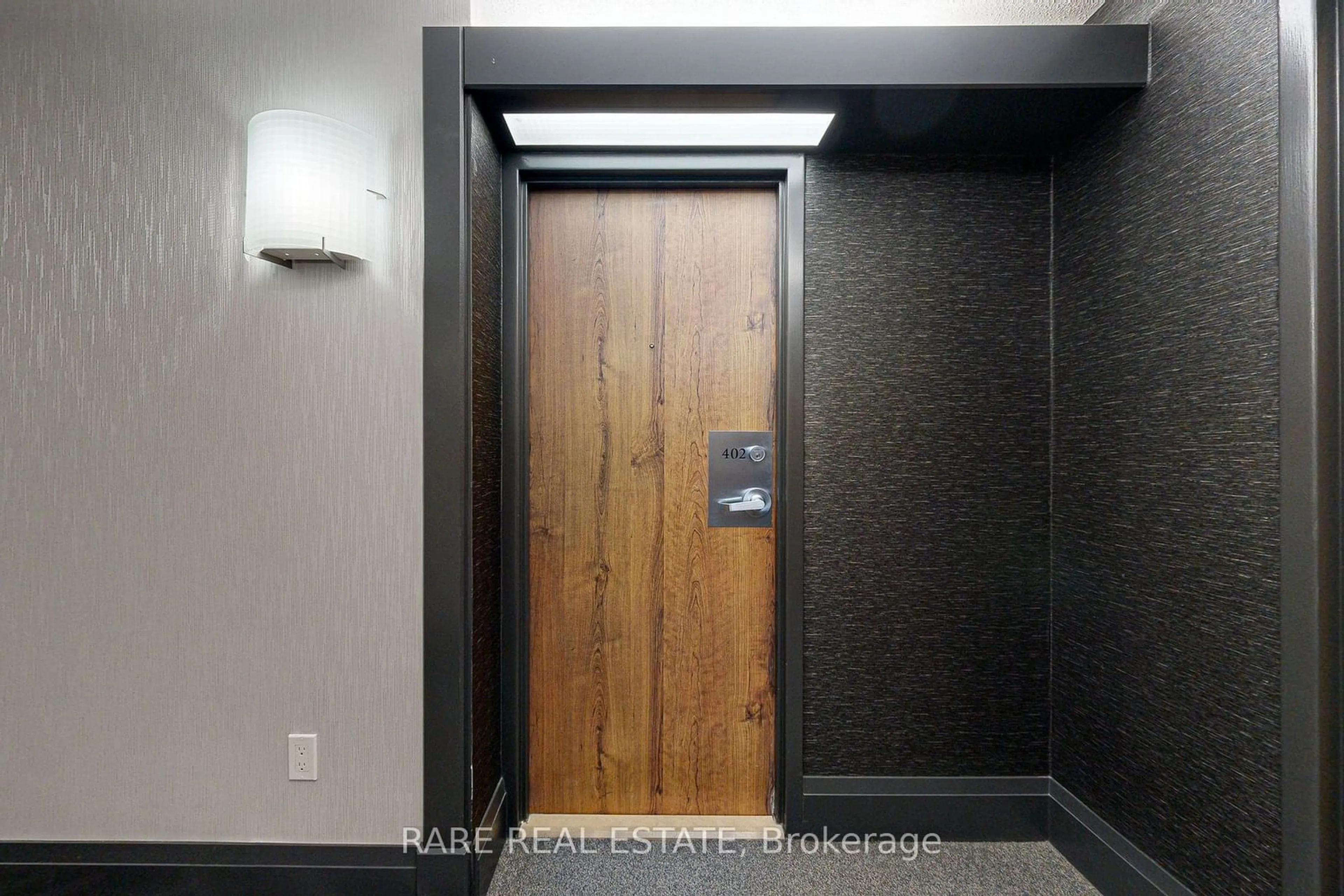 Indoor entryway for 705 King St #402, Toronto Ontario M5V 2W8