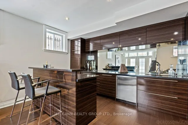 Additional property image - 21 De Vere Gdns