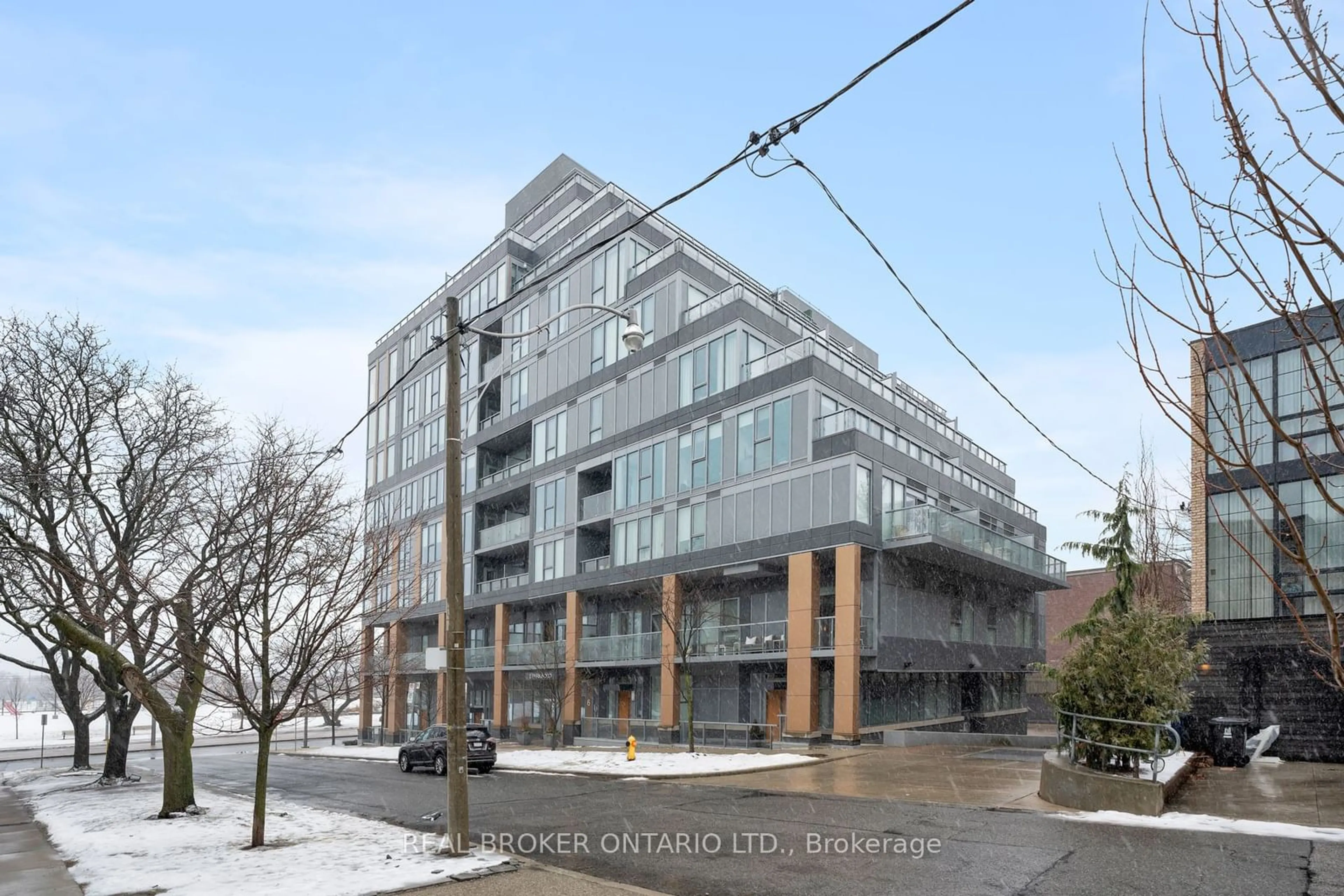 Patio, building for 6 Parkwood Ave #401, Toronto Ontario M4V 1V1