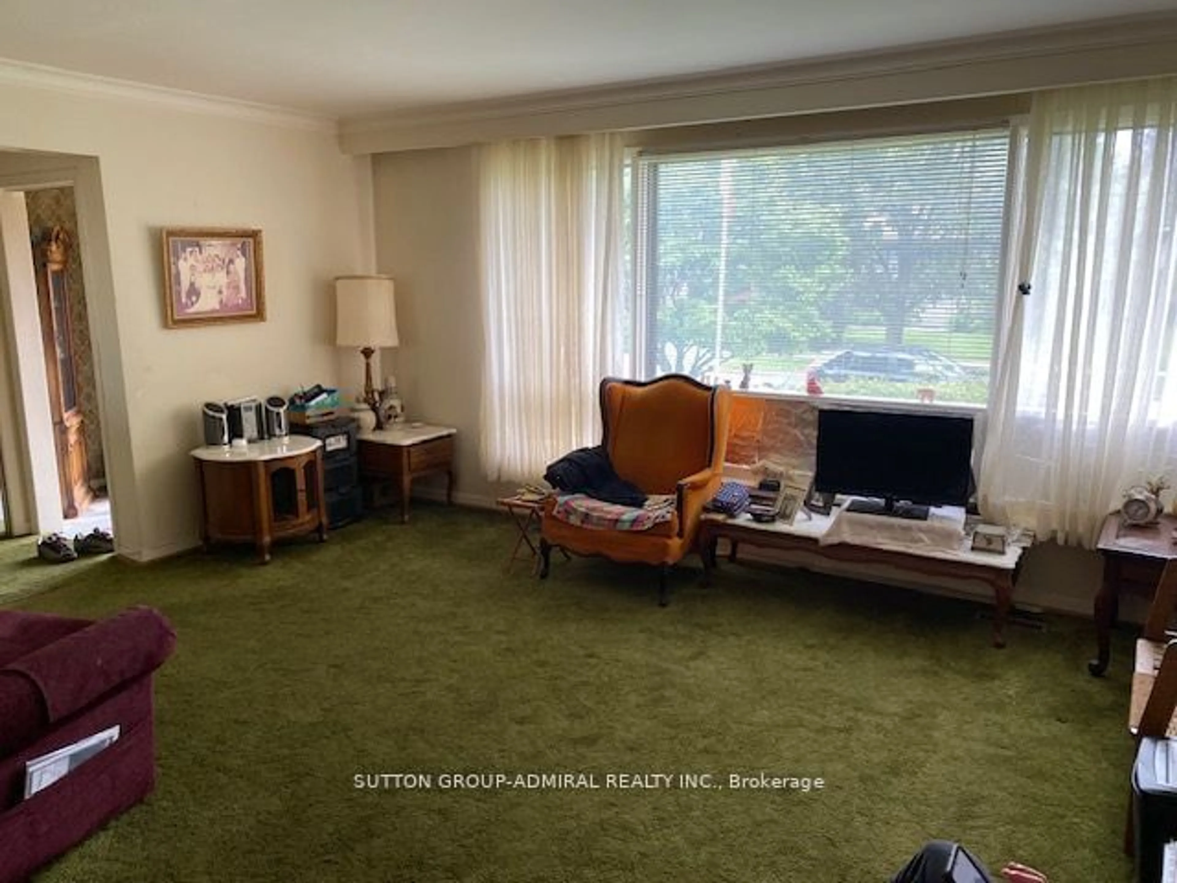 A pic of a room for 341 Pleasant Ave, Toronto Ontario M2R 2R3