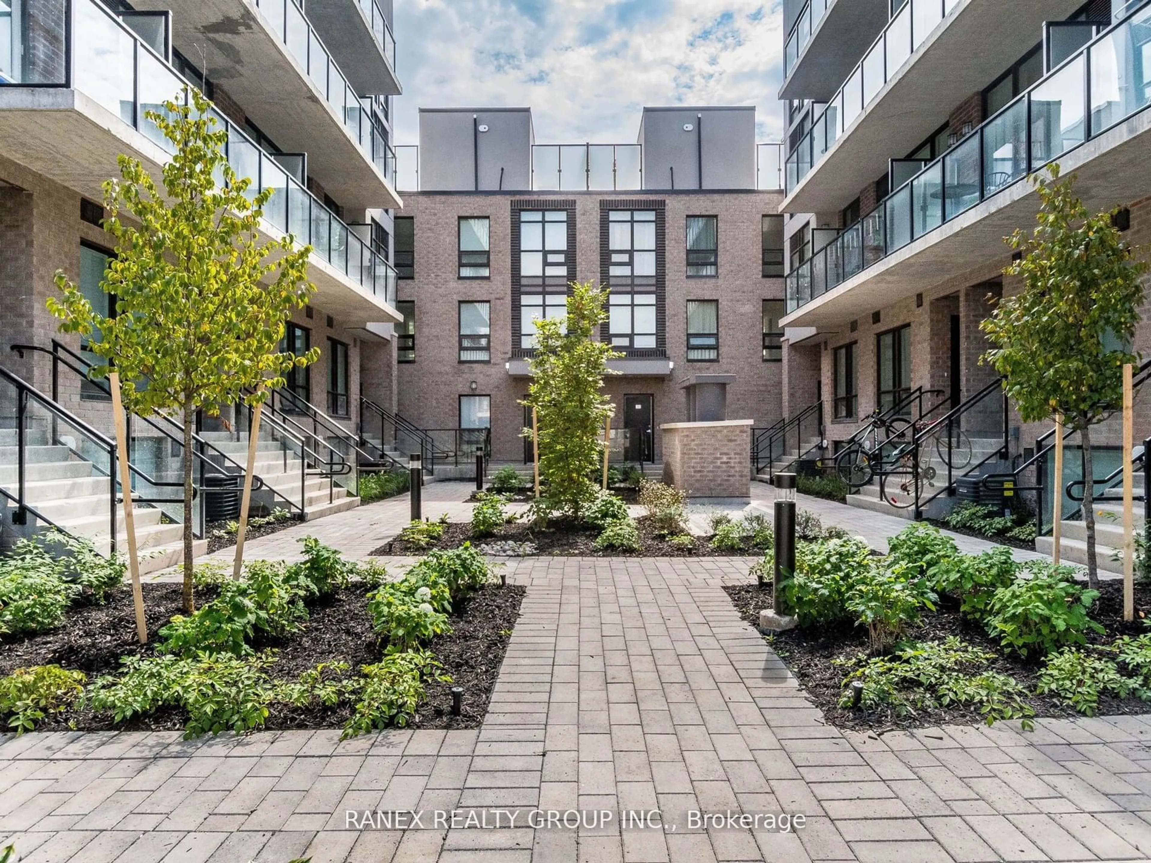 Patio, street for 851 Sheppard Ave #21, Toronto Ontario M3H 0G2