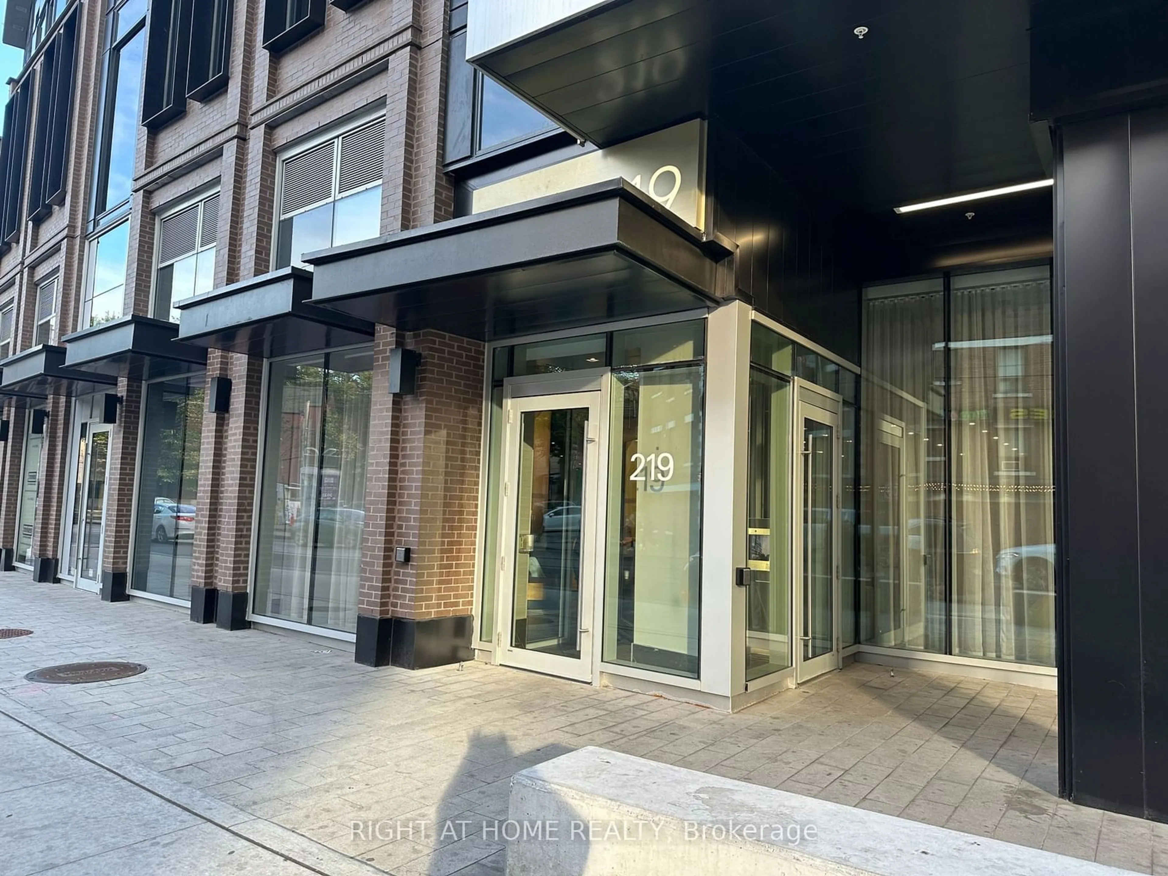 Indoor foyer for 219 Dundas St #2210, Toronto Ontario M5A 0V1