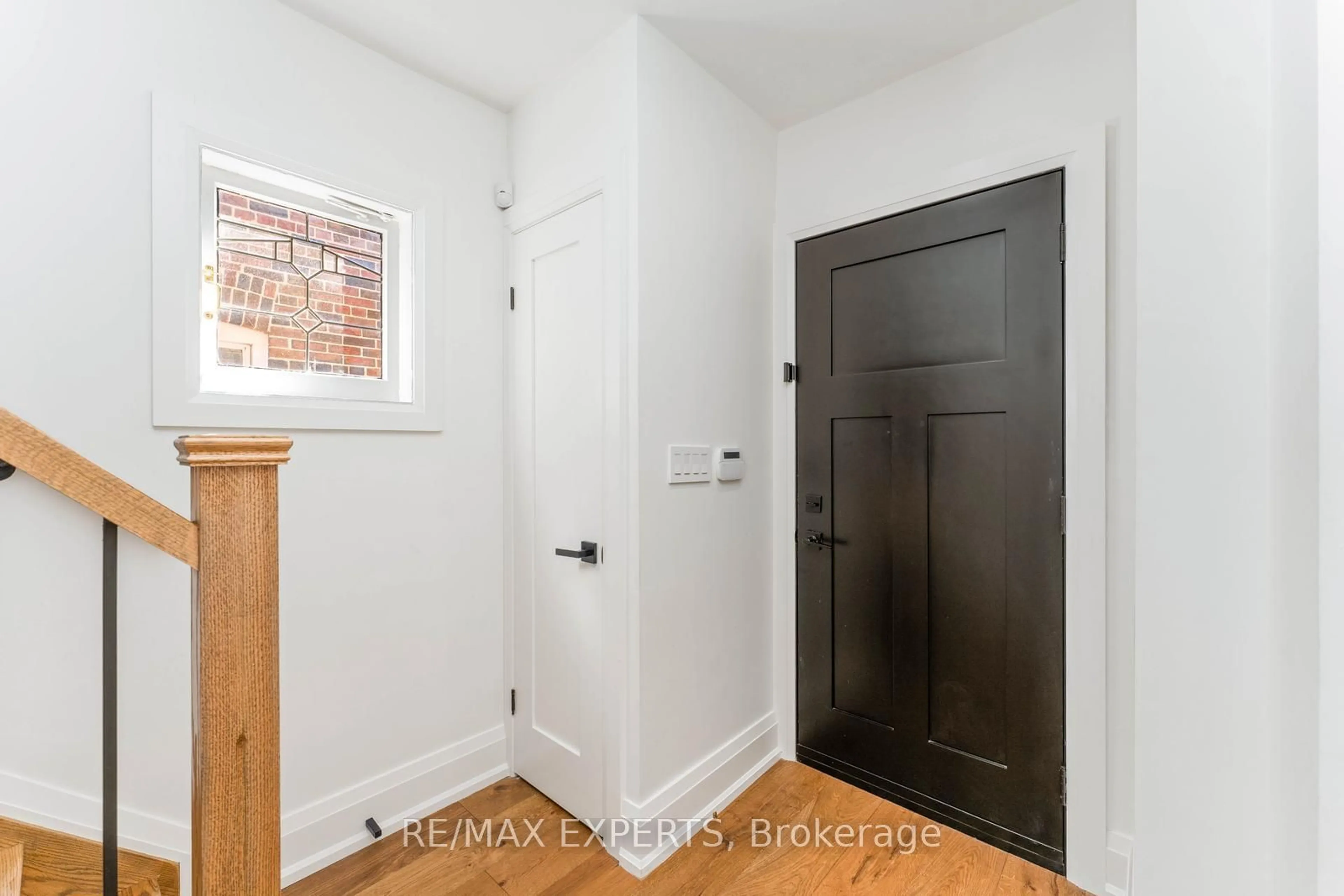 Indoor entryway for 348 Old Orchard Grve, Toronto Ontario M5M 2E8