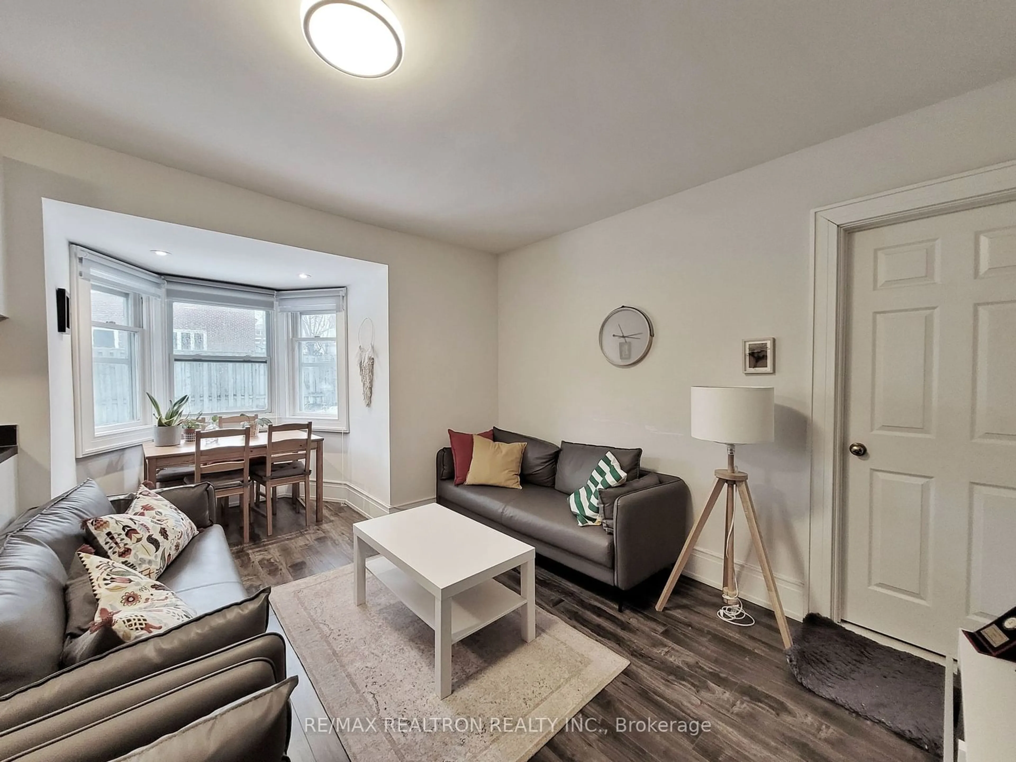 Living room with furniture, wood/laminate floor for 185 Steeles Ave, Toronto Ontario M2M 3Y6