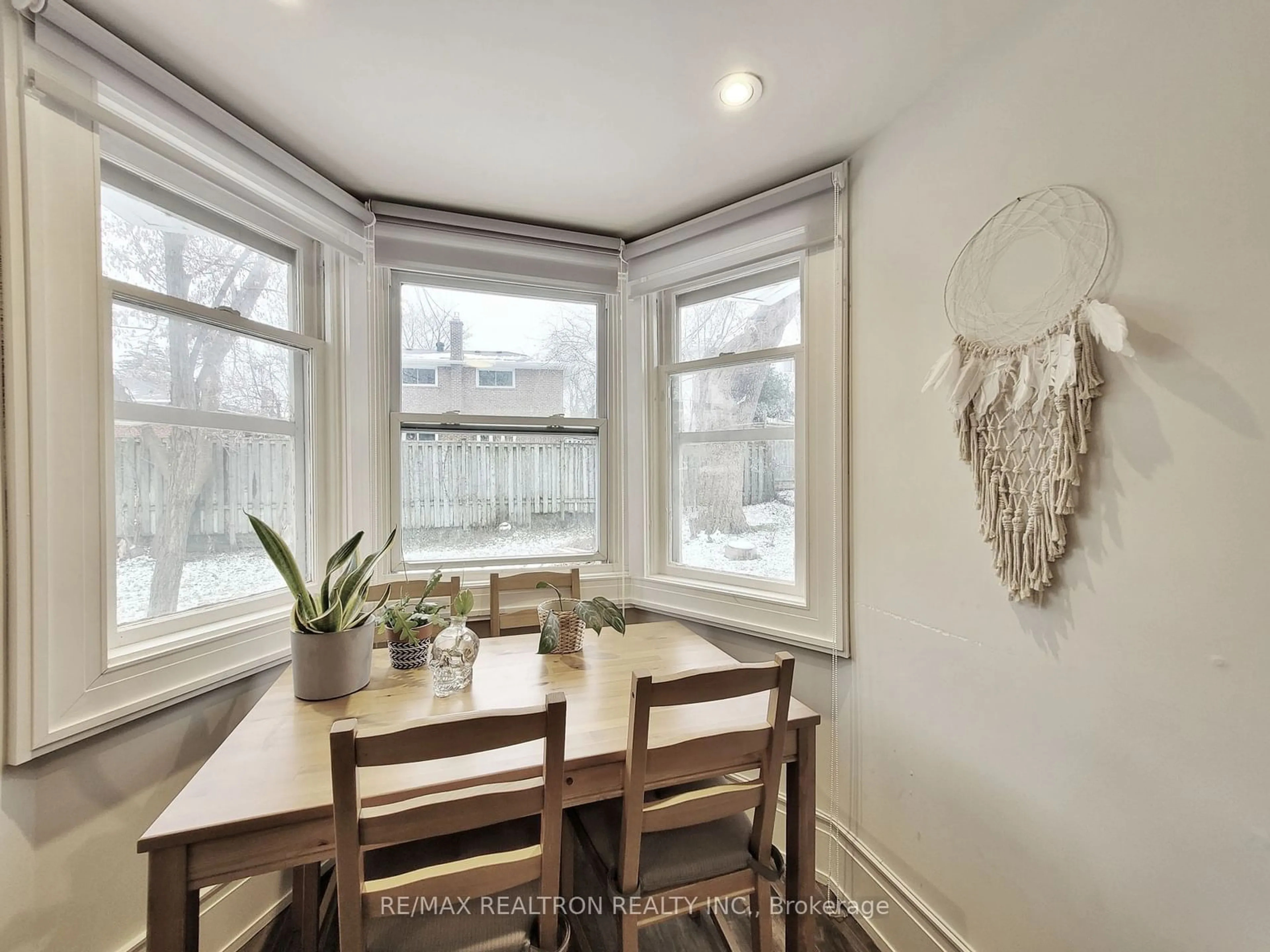 Dining room, wood/laminate floor for 185 Steeles Ave, Toronto Ontario M2M 3Y6