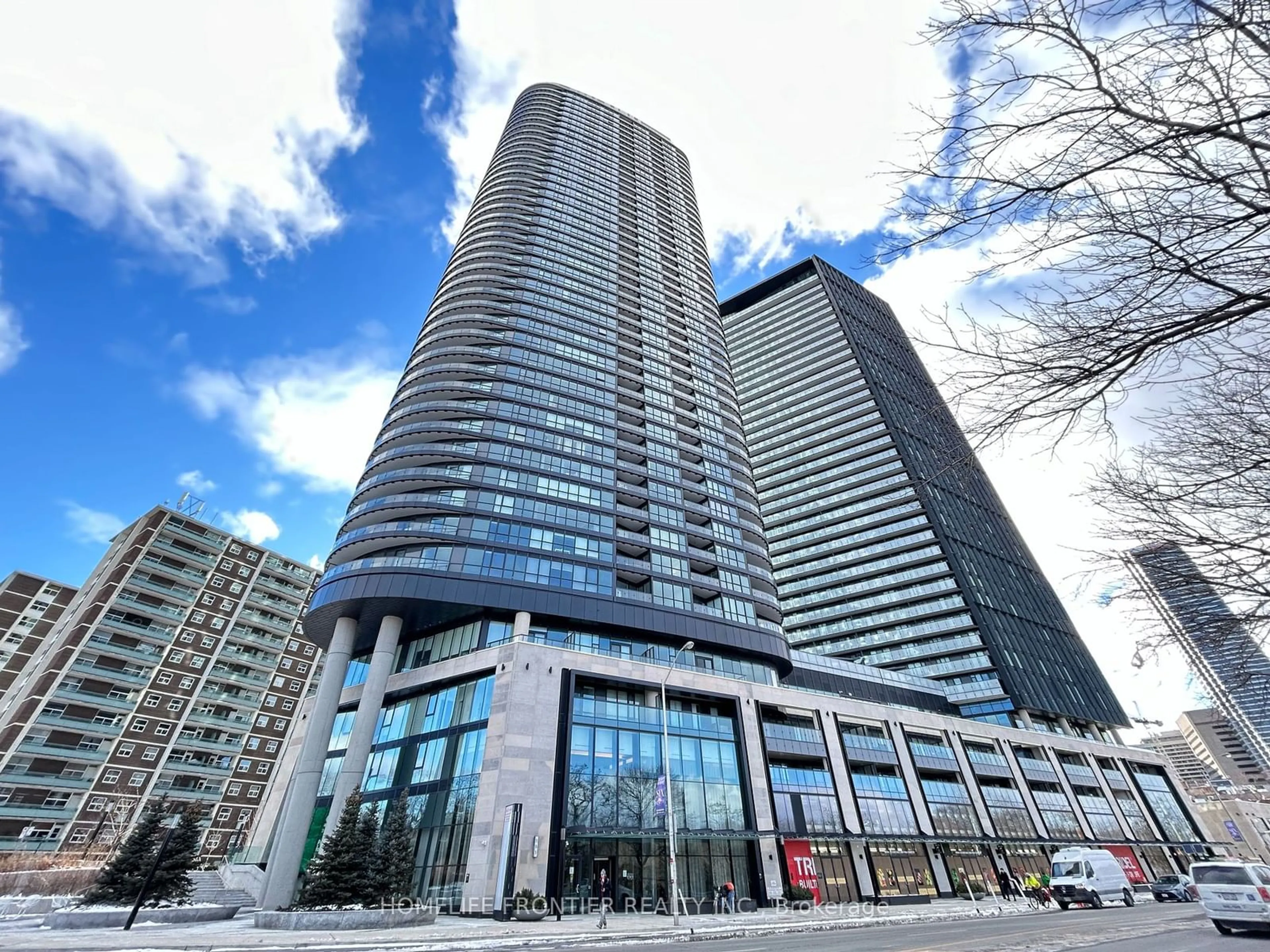 Indoor foyer for 585 Bloor St #2219, Toronto Ontario M4W 0B3