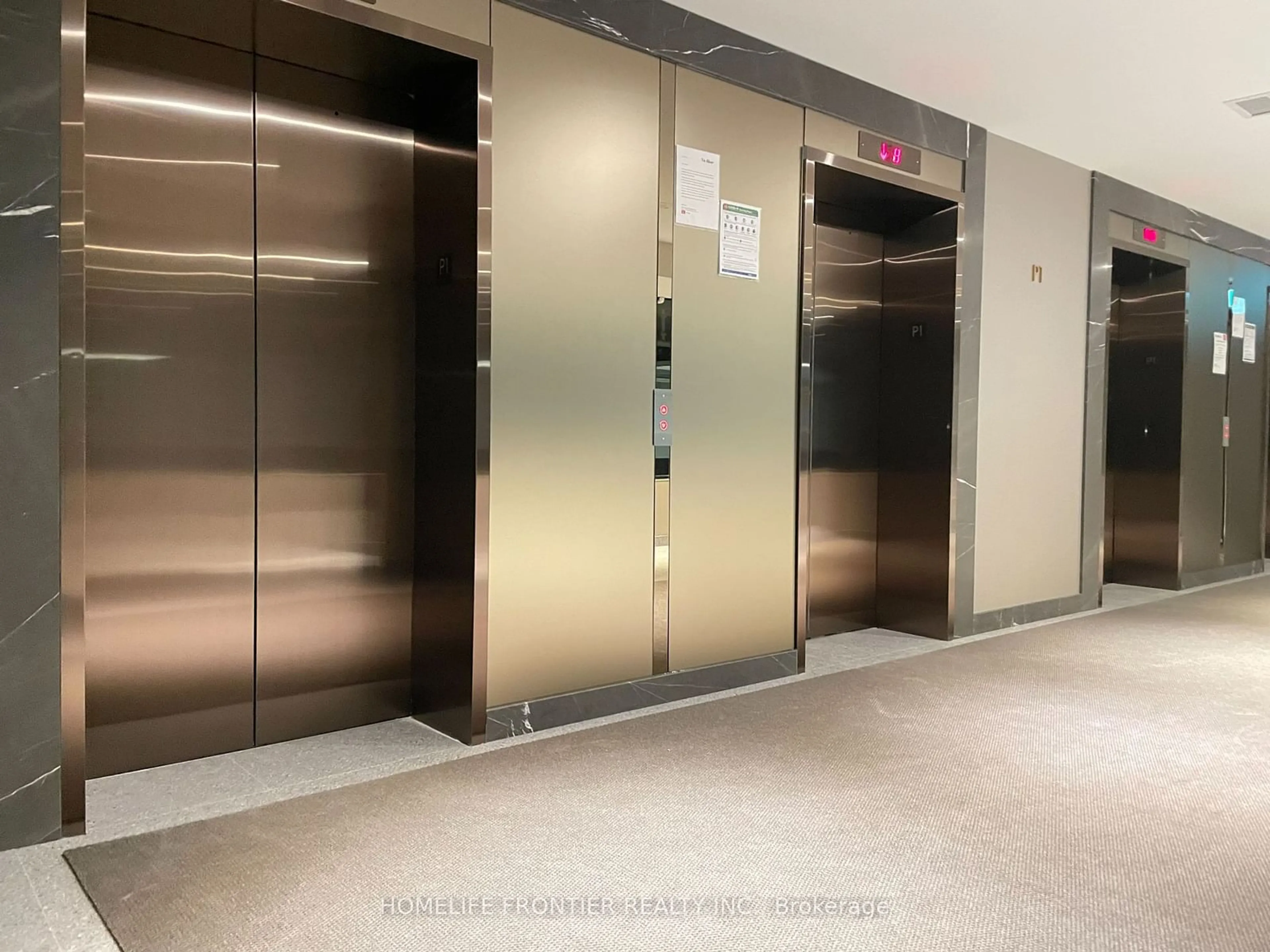 Indoor foyer for 585 Bloor St #2219, Toronto Ontario M4W 0B3