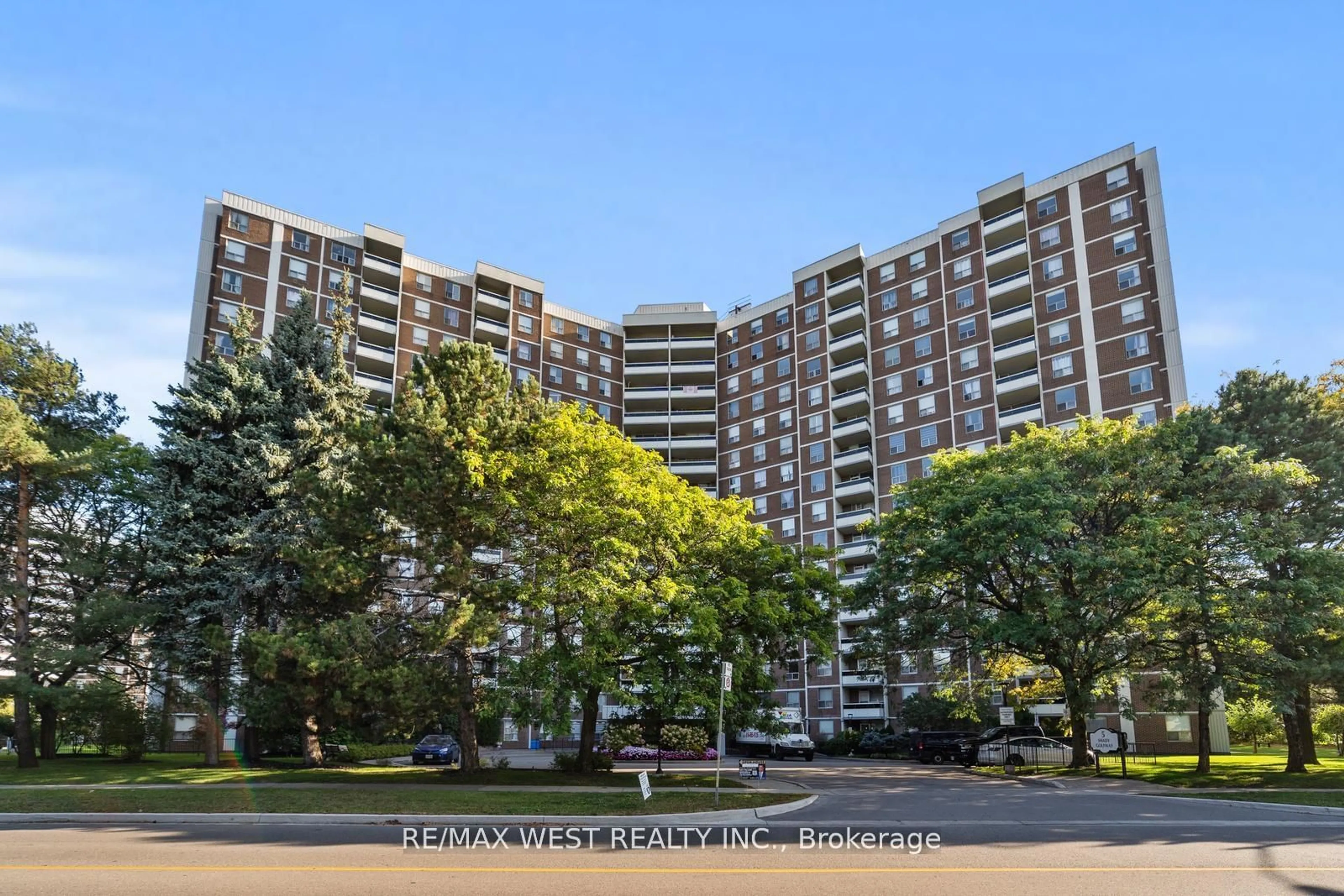 A pic from outside/outdoor area/front of a property/back of a property/a pic from drone, city buildings view from balcony for 5 Shady Gfwy #614, Toronto Ontario M3C 3A5