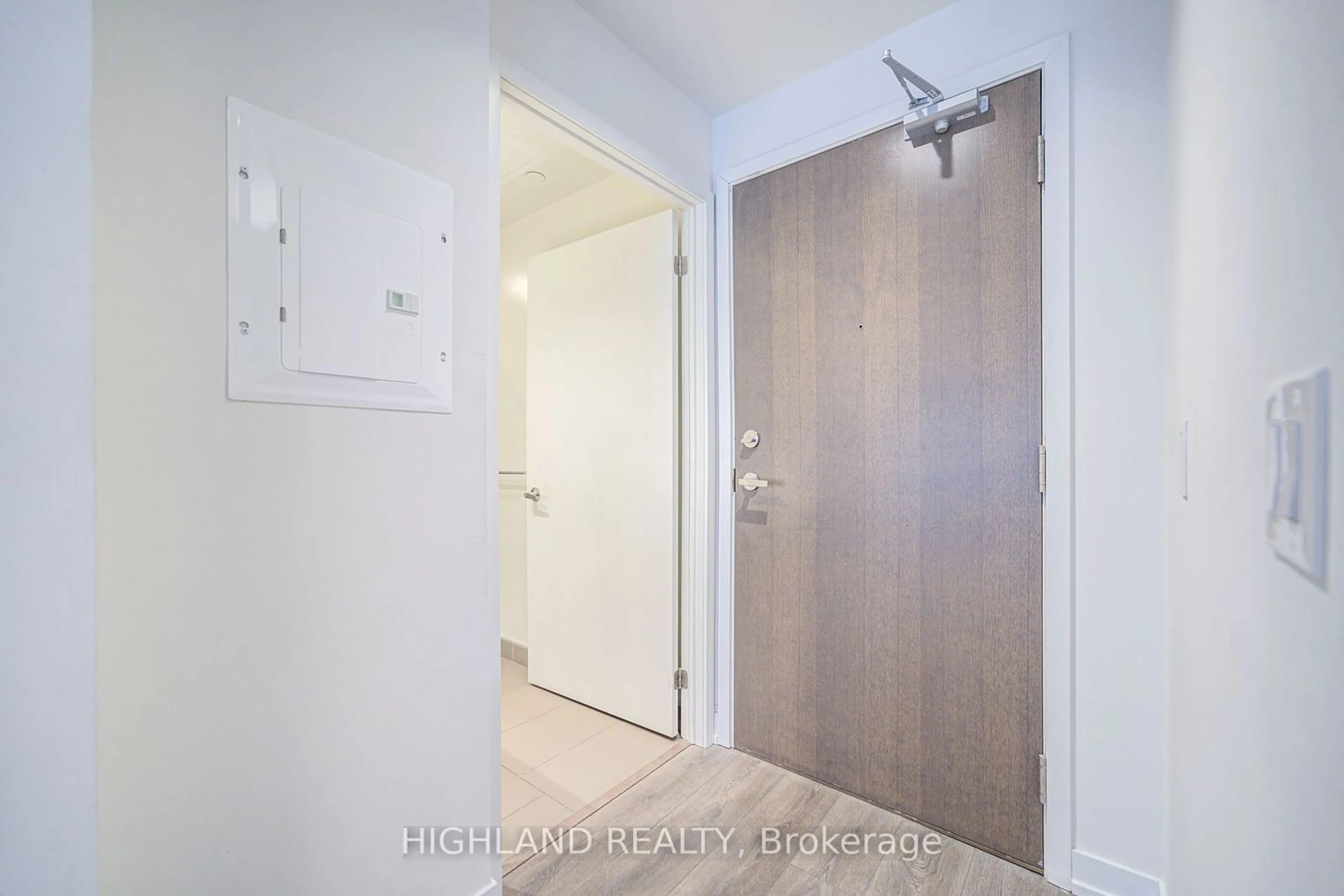 Indoor entryway for 15 Lower Jarvis St #811, Toronto Ontario M5E 0C4