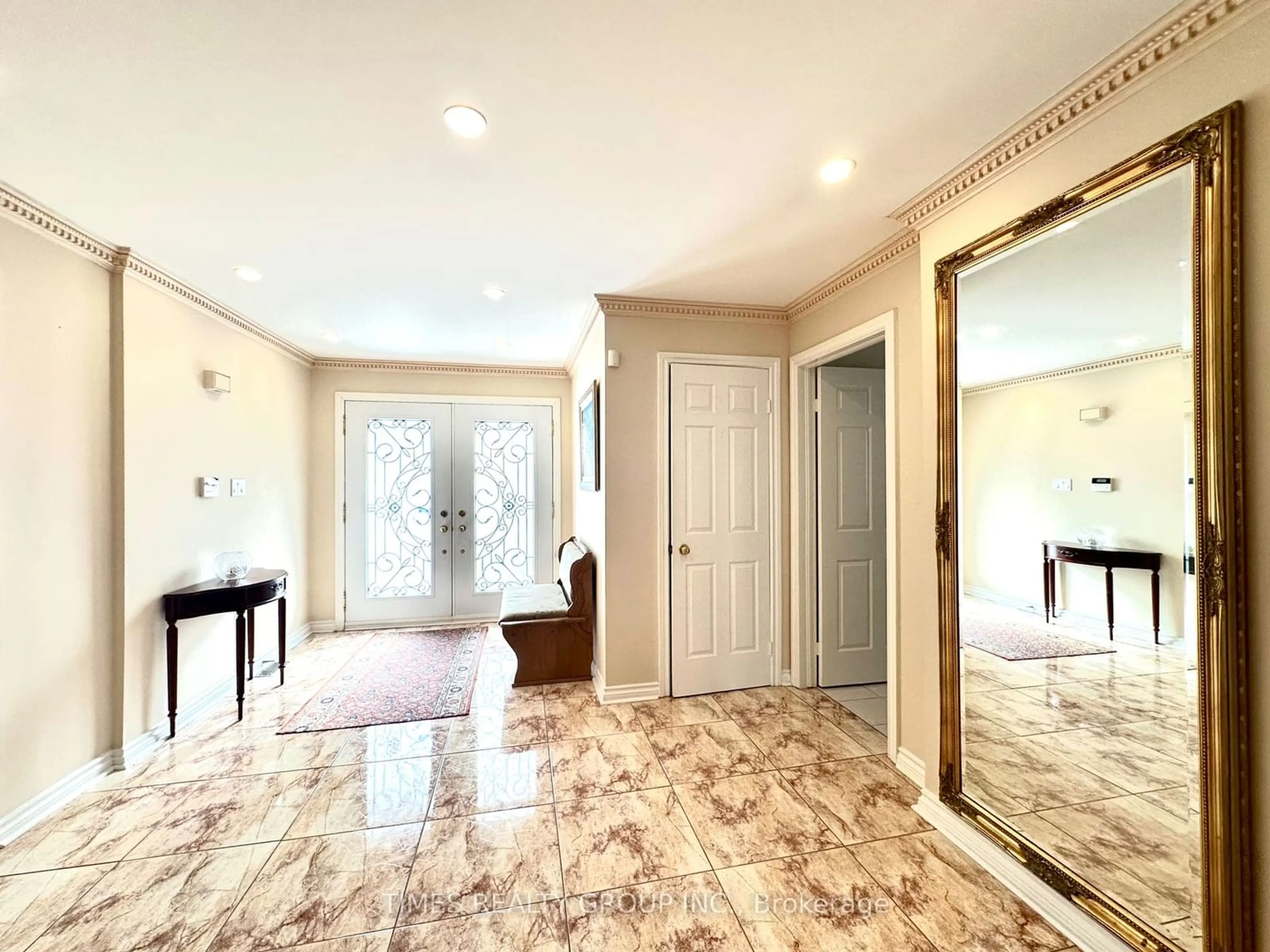 Indoor foyer for 6 Carriage Lane, Toronto Ontario M2R 3V6