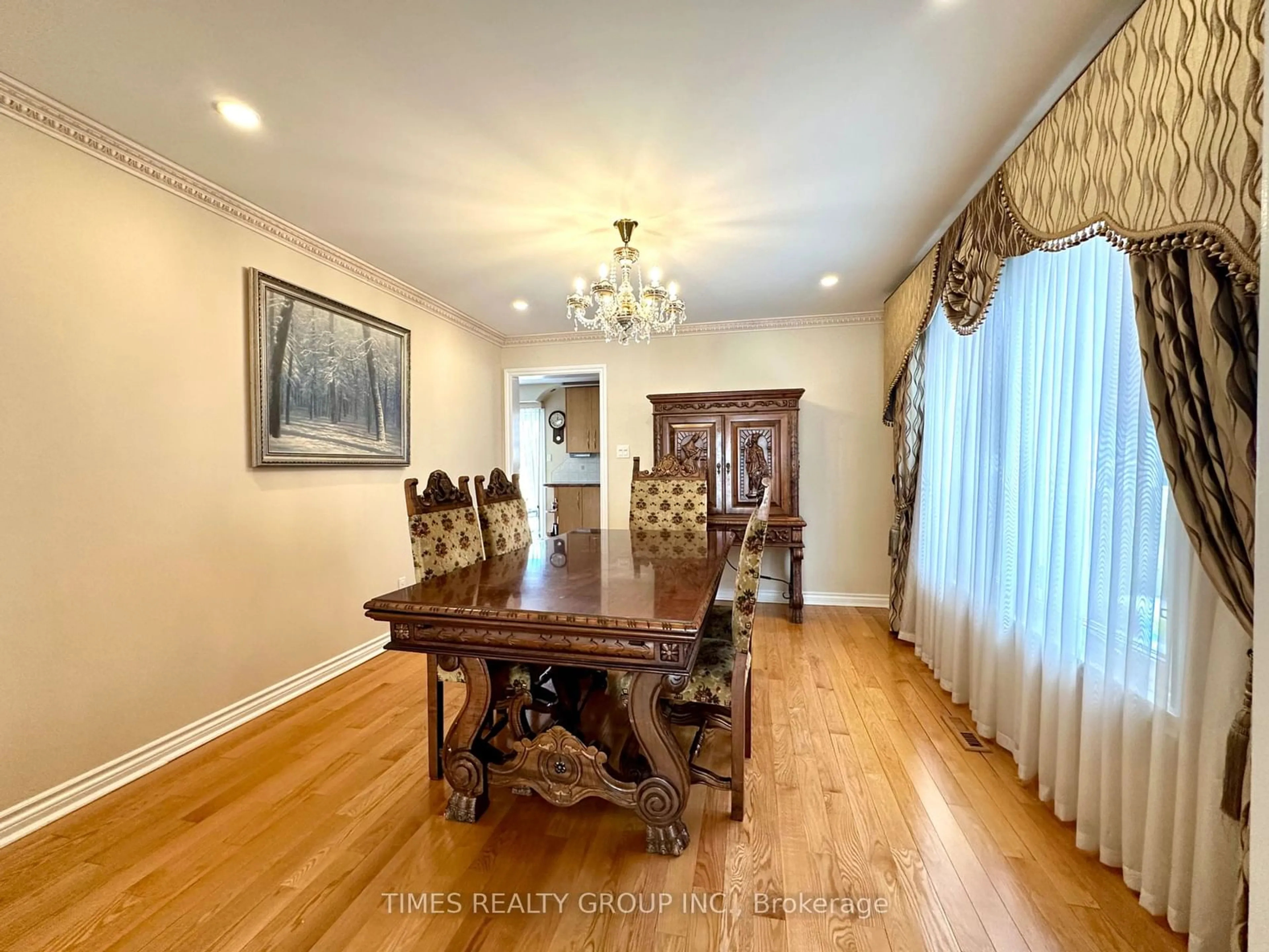 Dining room, wood/laminate floor for 6 Carriage Lane, Toronto Ontario M2R 3V6