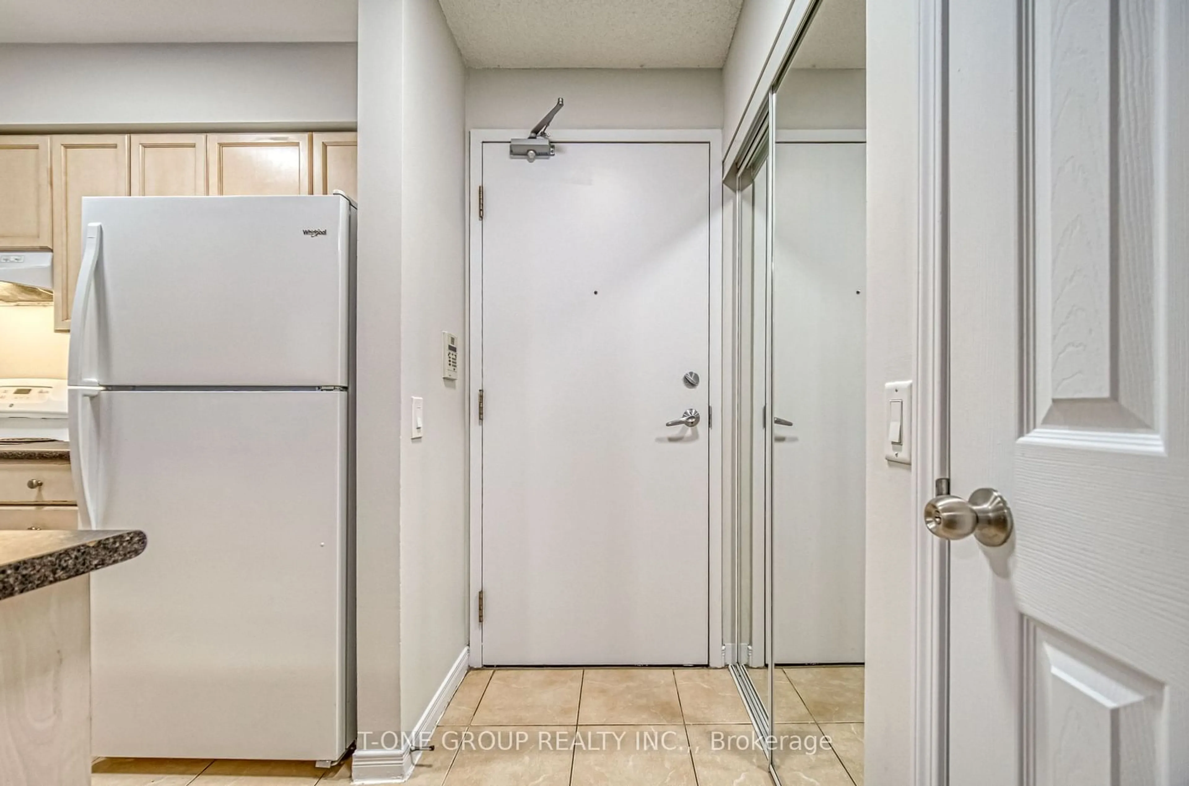 Indoor entryway for 155 Beecroft Rd #805, Toronto Ontario M2N 7C6