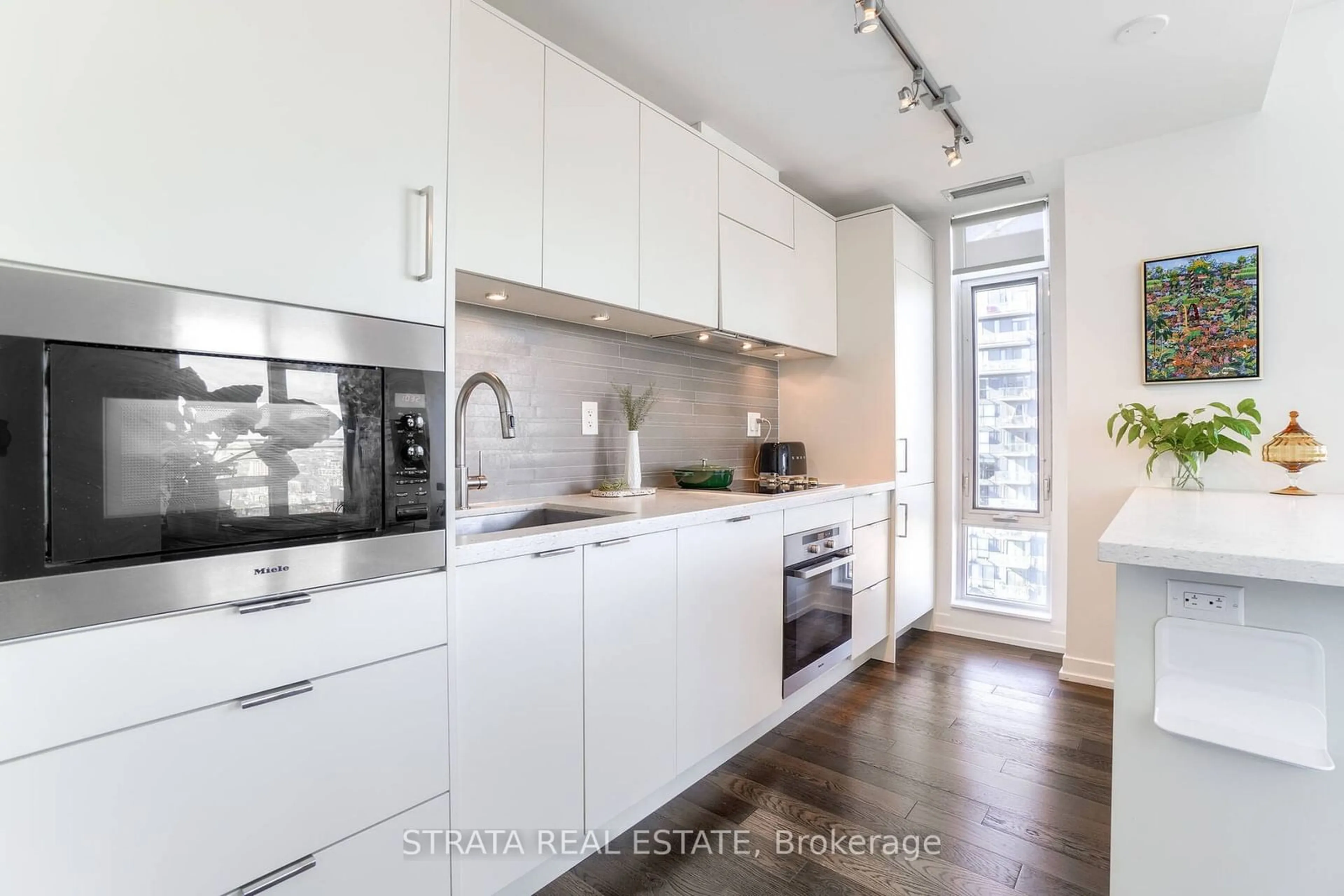 Contemporary kitchen, unknown for 21 Widmer Ave #4202, Toronto Ontario M5V 2E8