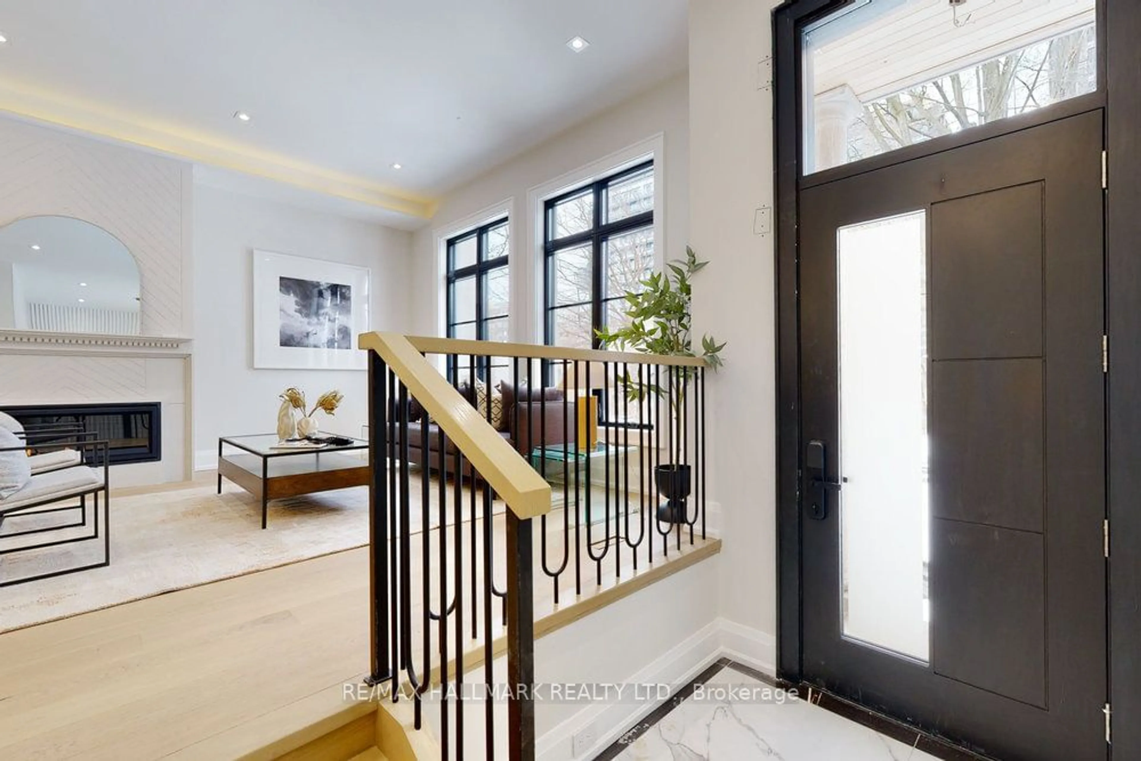 Indoor entryway for 81A Oriole Rd, Toronto Ontario M4V 2G2