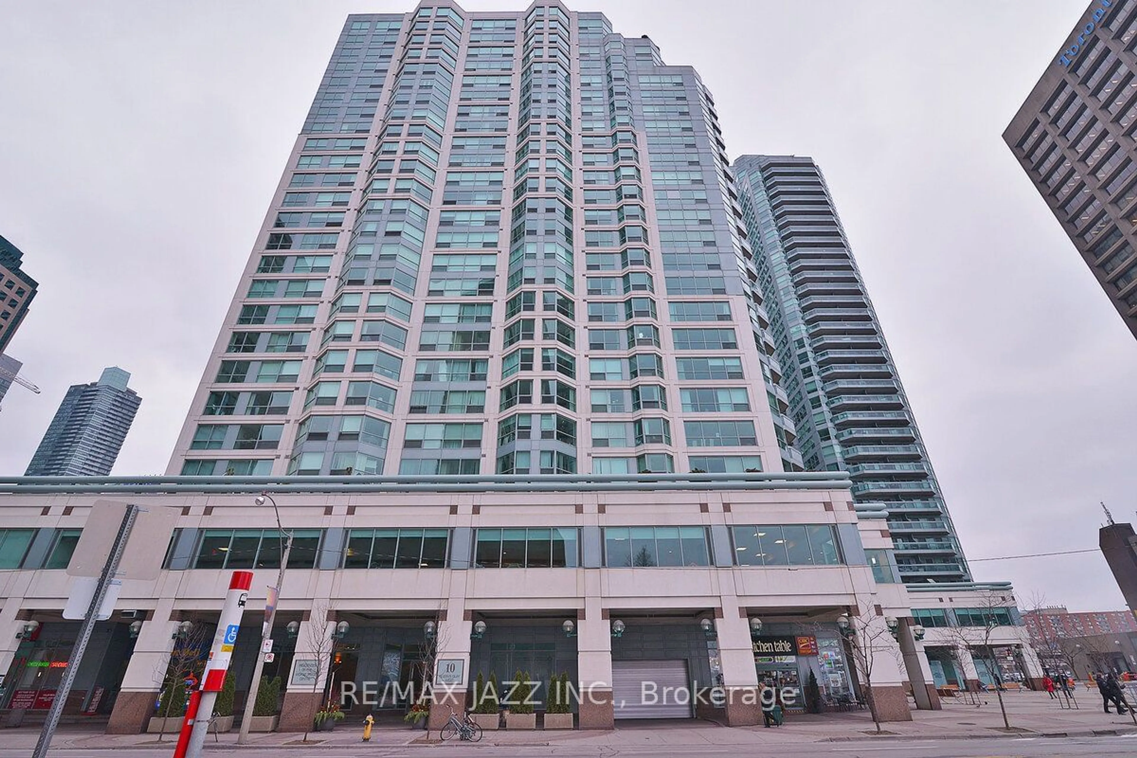 Indoor foyer for 10 Queens Quay #803, Toronto Ontario M5J 2R9