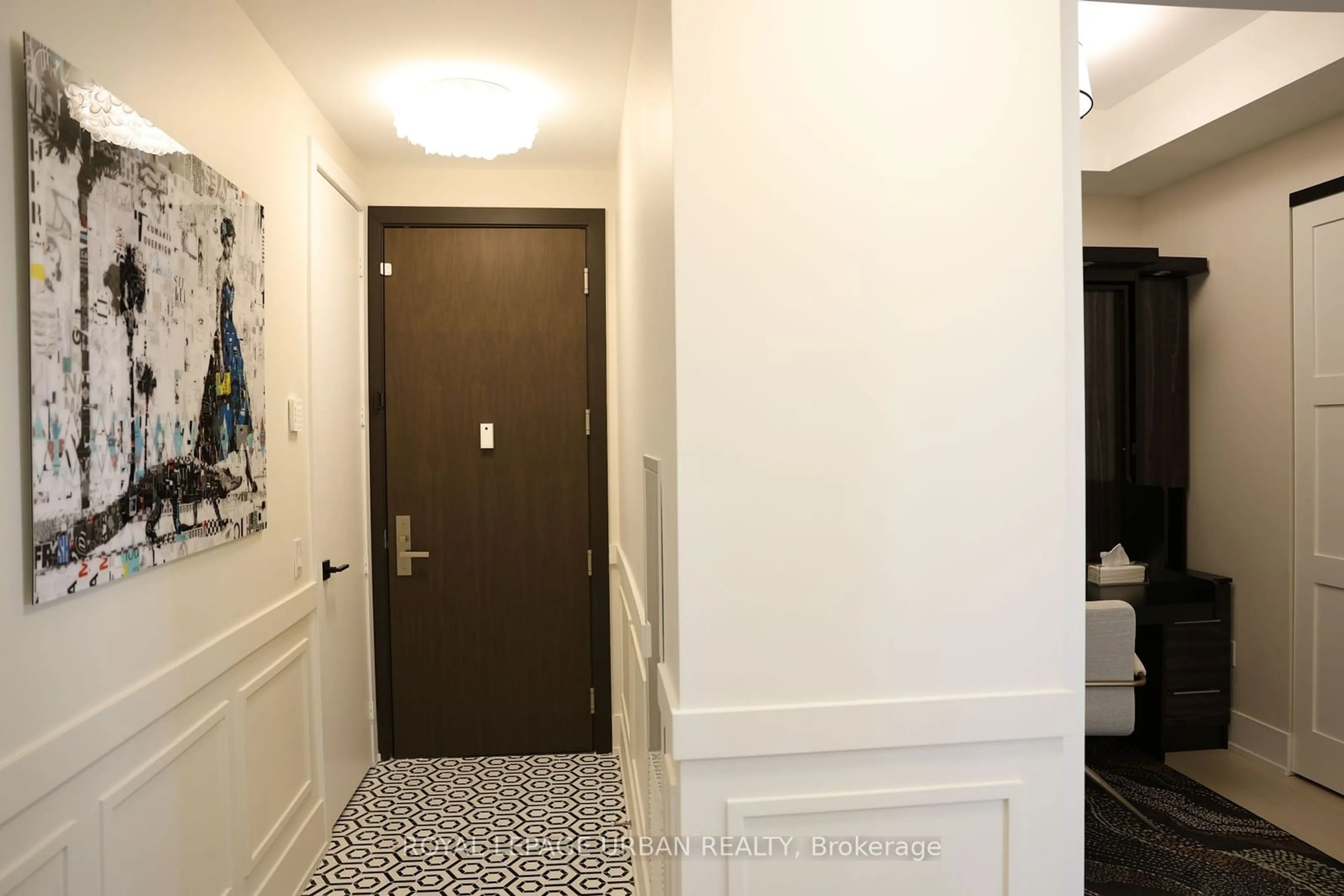 Indoor entryway for 1 Yorkville Ave #Lph8, Toronto Ontario M4W 1L1