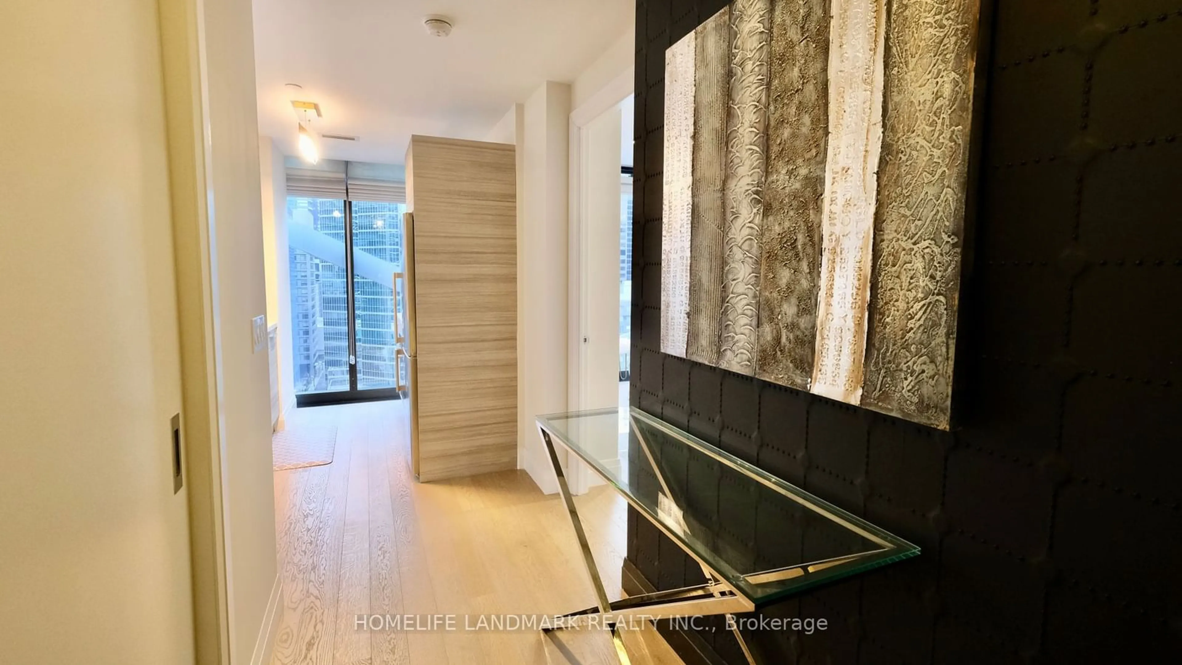 Indoor foyer for 224 King St #1403, Toronto Ontario M5H 0A6