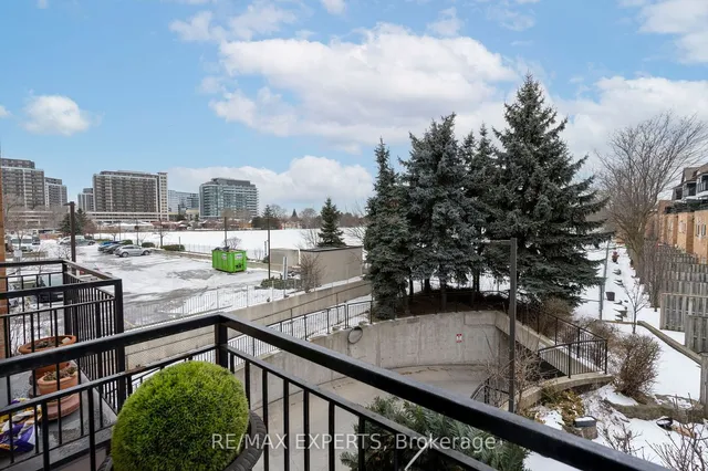 Additional property image - 1000 Sheppard Ave Unit 206