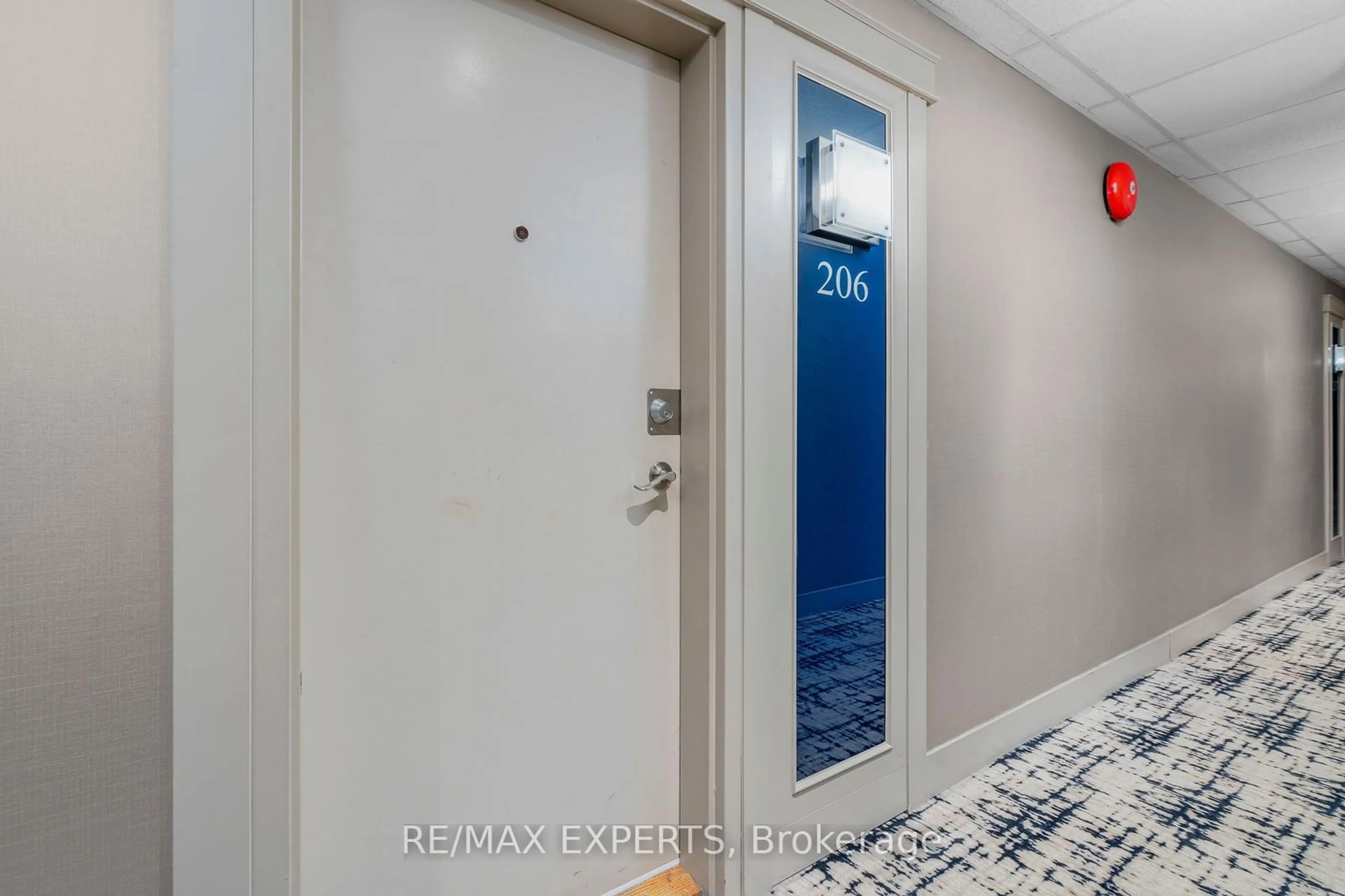 Indoor entryway for 1000 Sheppard Ave #206, Toronto Ontario M3H 2T6