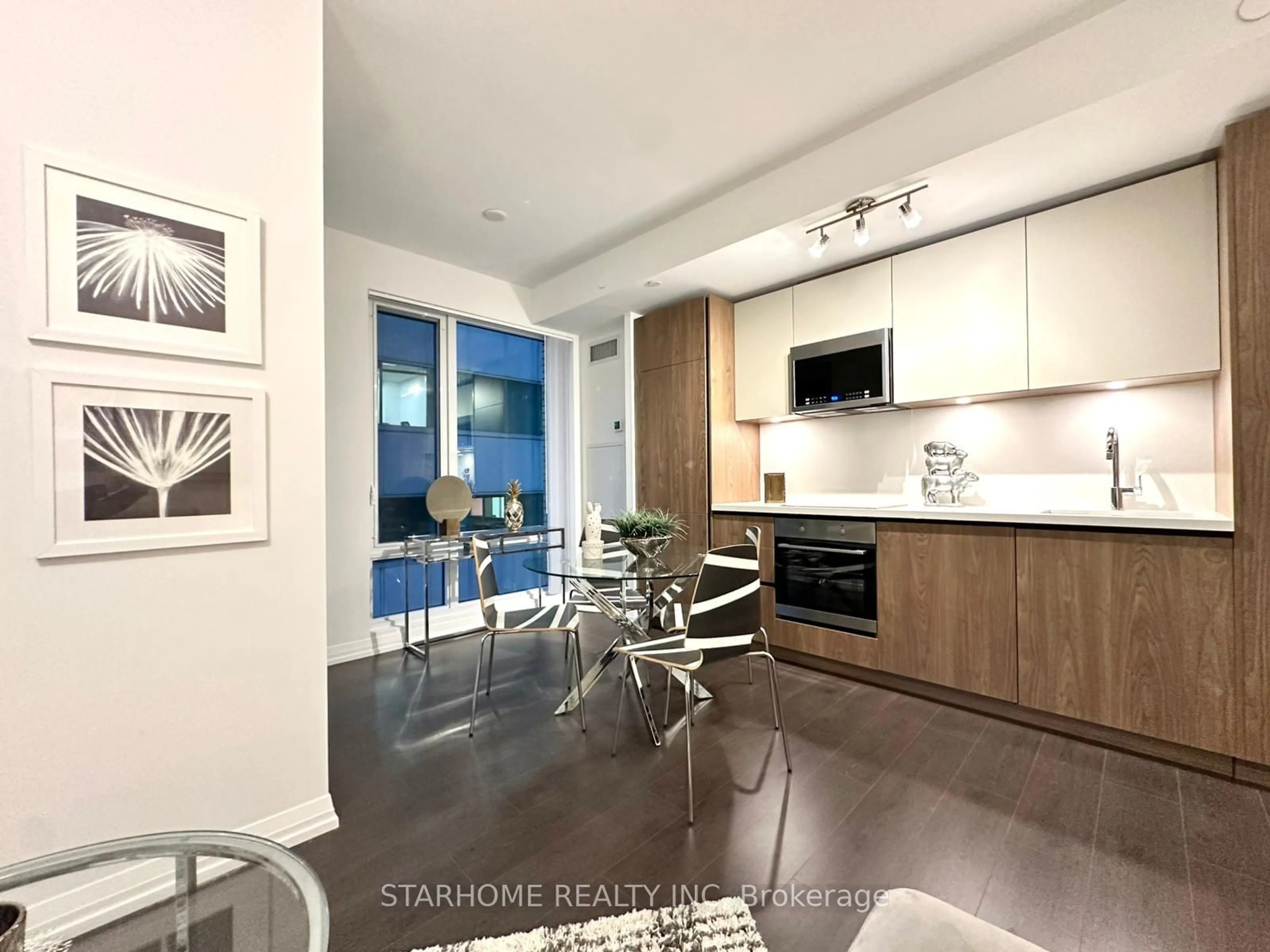 Open concept kitchen, unknown for 8 Widmer St #809, Toronto Ontario M5V 0W6