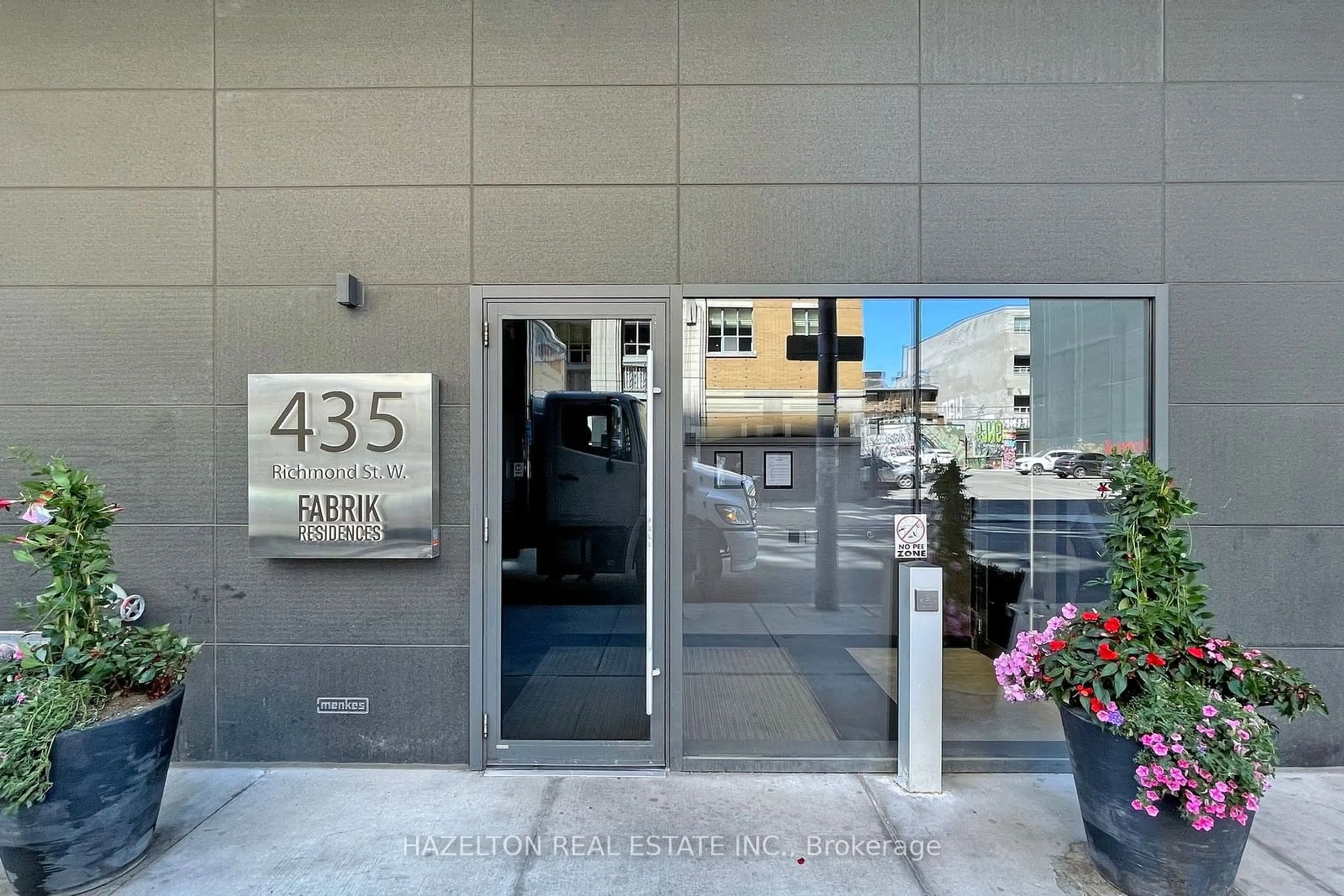 Indoor foyer for 435 Richmond St #1504, Toronto Ontario M5V 0N3