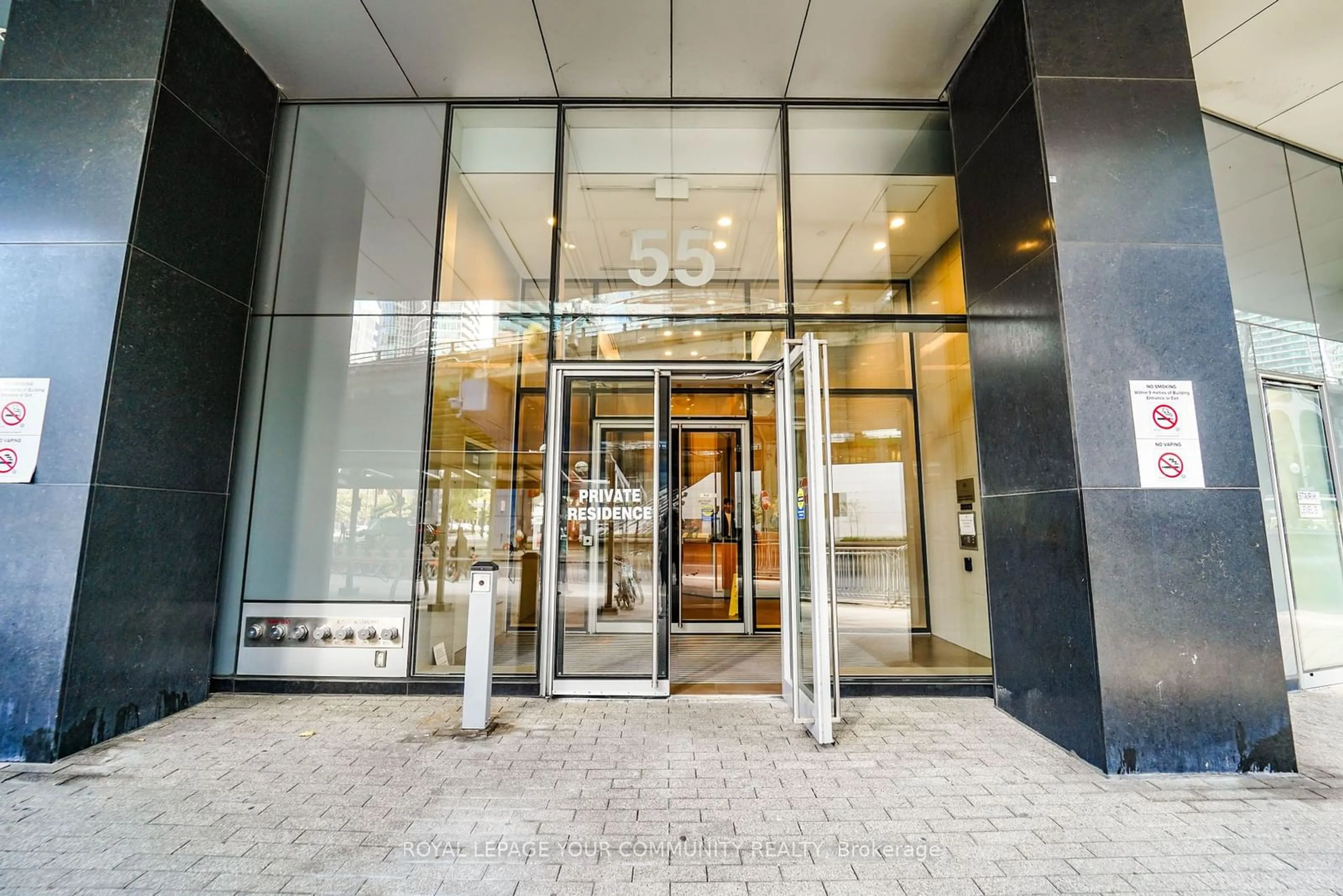 Indoor foyer for 55 Bremner Blvd #4302, Toronto Ontario M5J 0A6