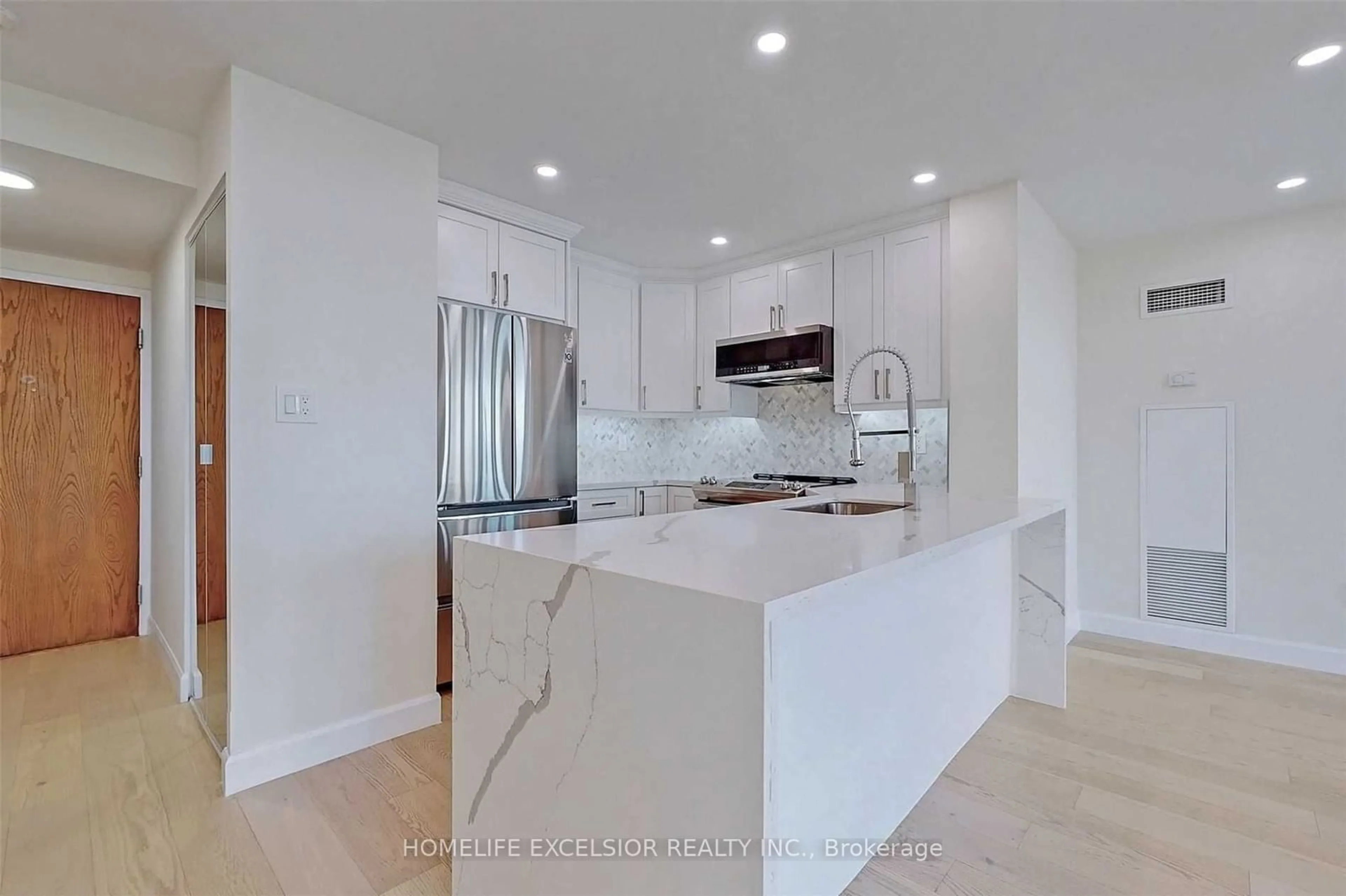 Open concept kitchen, ceramic/tile floor for 23 Lorraine Dr #512, Toronto Ontario M2N 6Z6