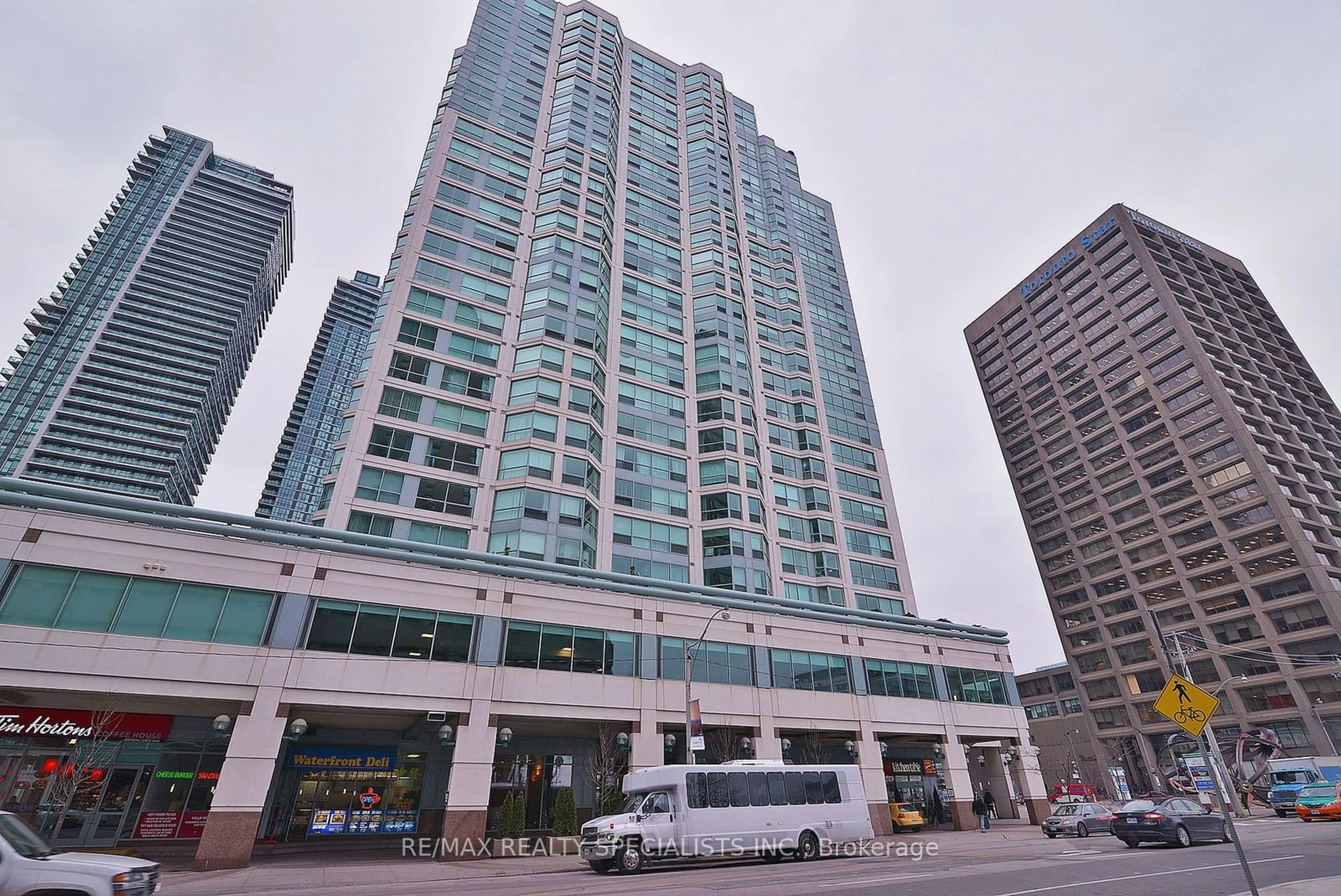 Indoor foyer for 10 QUEENS Quay #1510, Toronto Ontario M5J 2R9