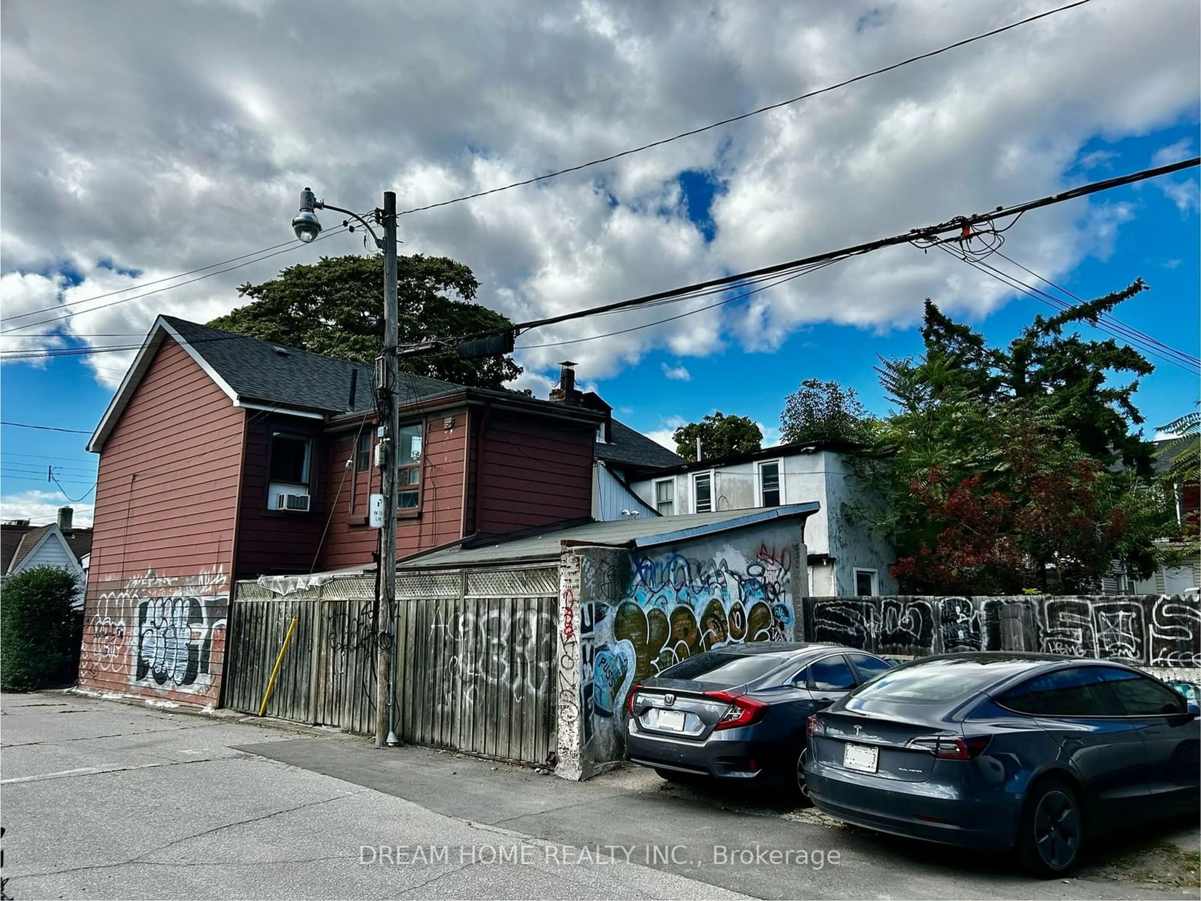 A pic from outside/outdoor area/front of a property/back of a property/a pic from drone, street for 107 Huron st St, Toronto Ontario M5T 2A9