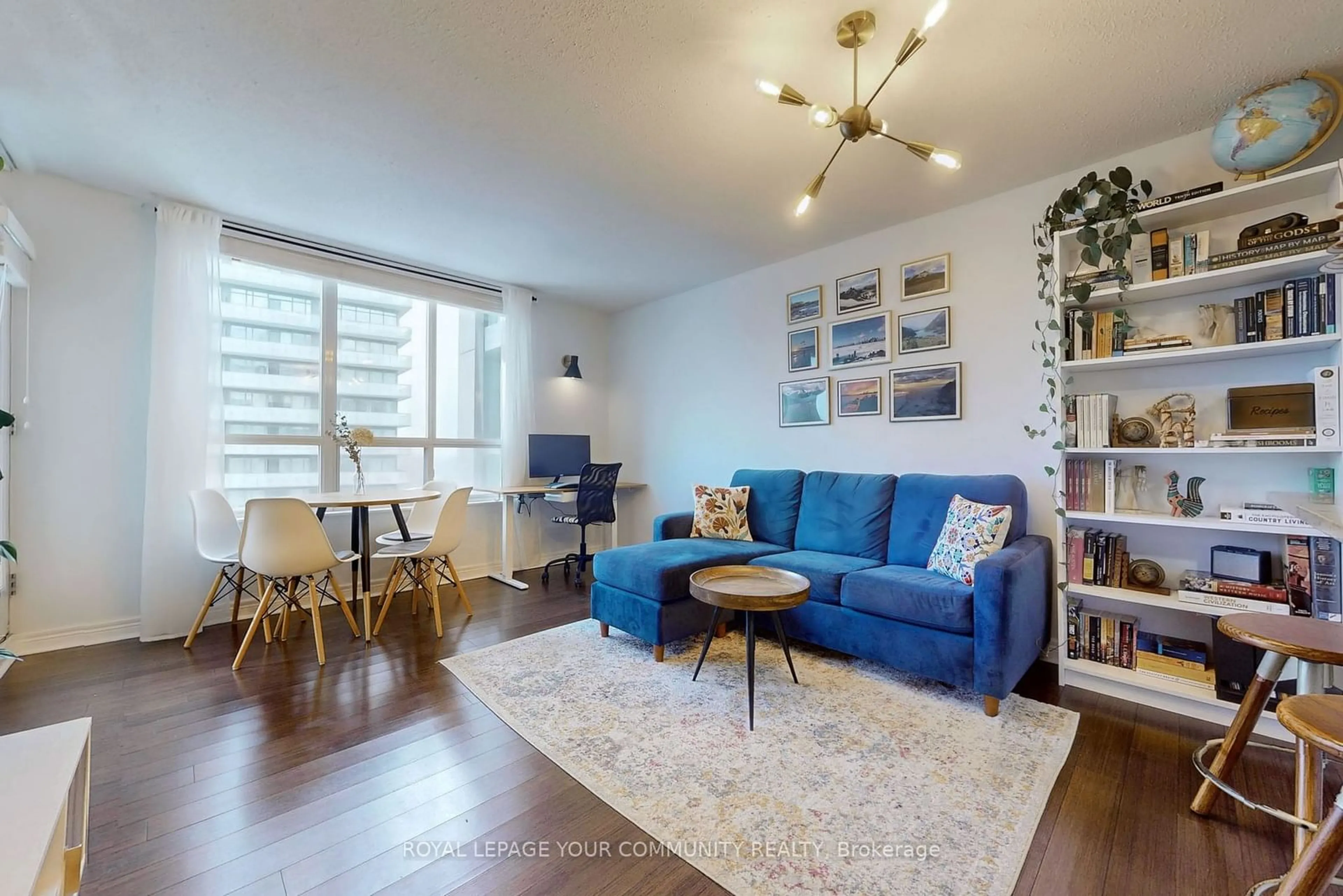 Living room with furniture, wood/laminate floor for 35 Merton St #1008, Toronto Ontario M4S 3G4