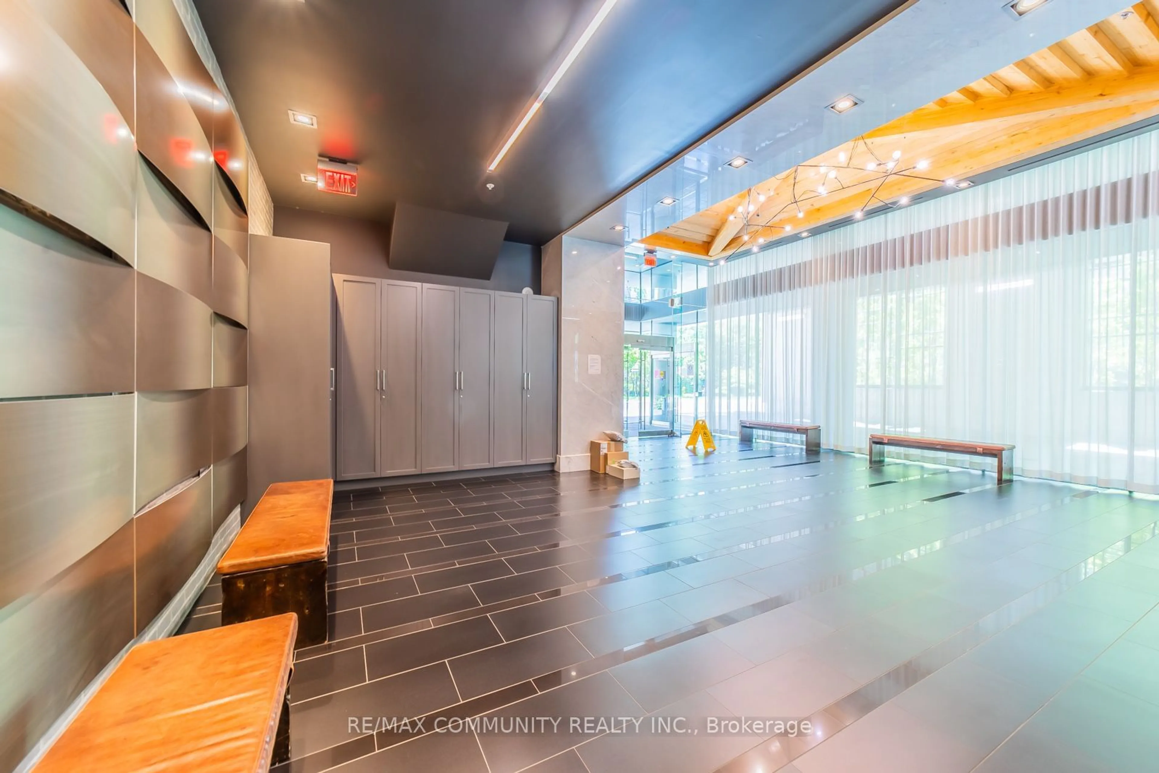 Indoor foyer for 210 Simcoe St #1210, Toronto Ontario M5T 2W5