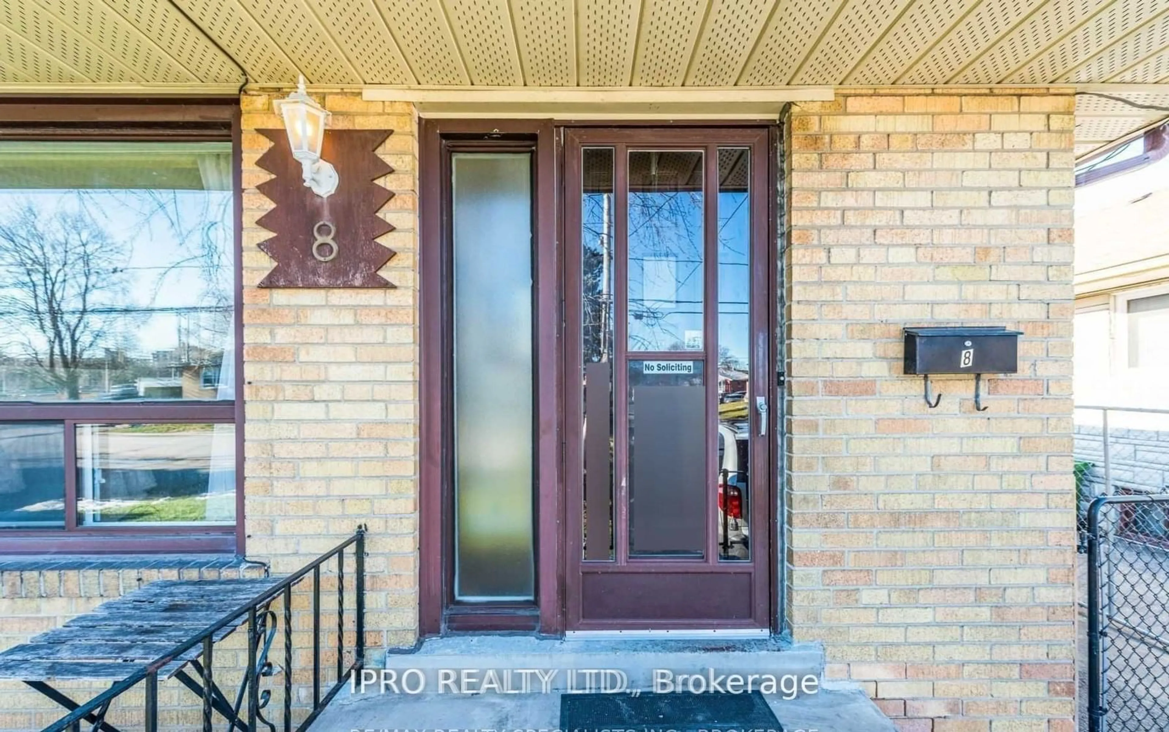 Indoor entryway for 8 Virgilwood Dr, Toronto Ontario M2R 2B1