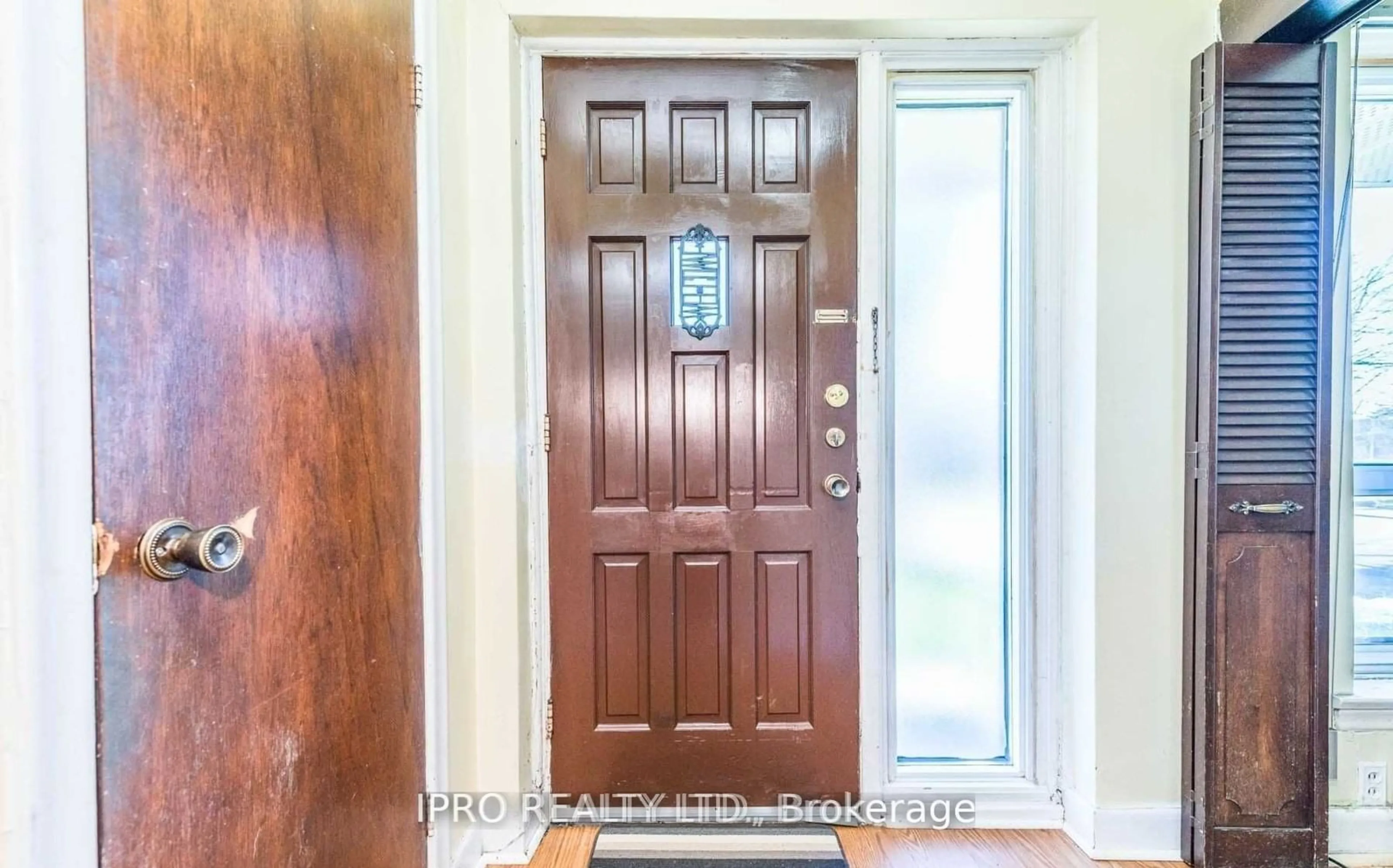 Indoor entryway for 8 Virgilwood Dr, Toronto Ontario M2R 2B1