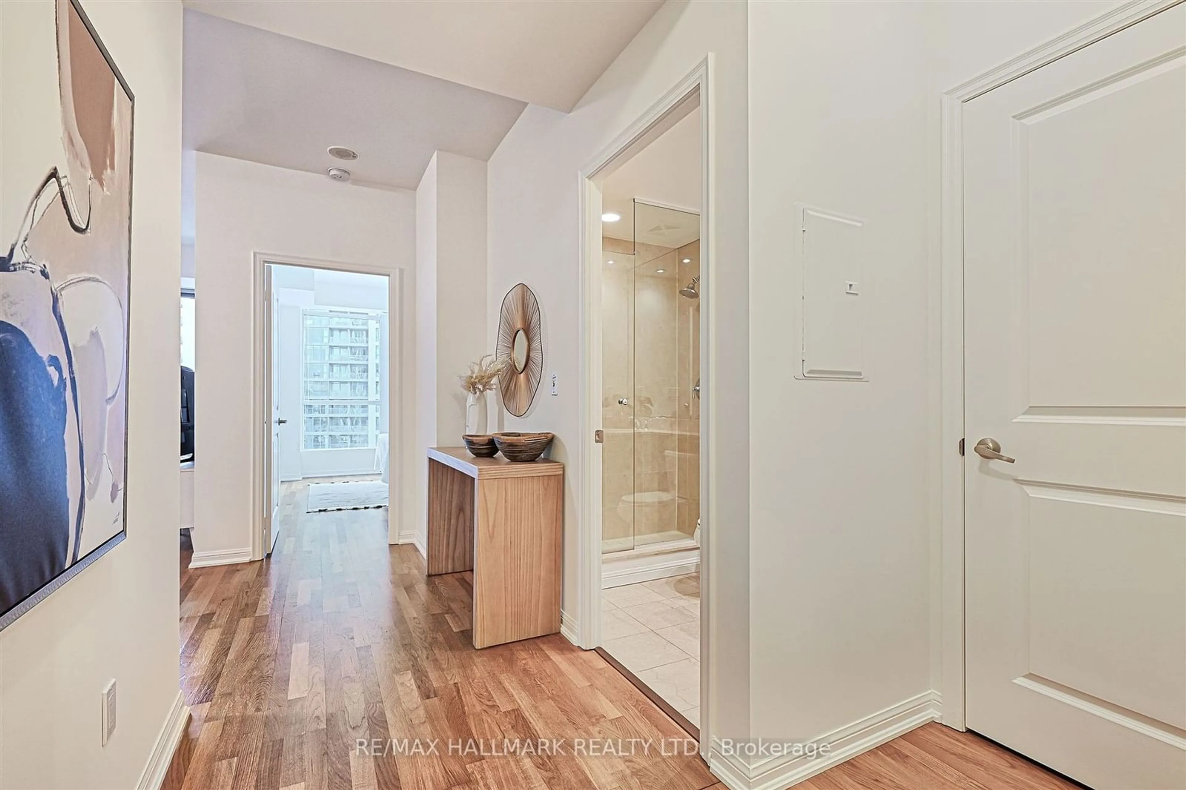 Indoor entryway for 628 Fleet St #1303, Toronto Ontario M5V 1A8