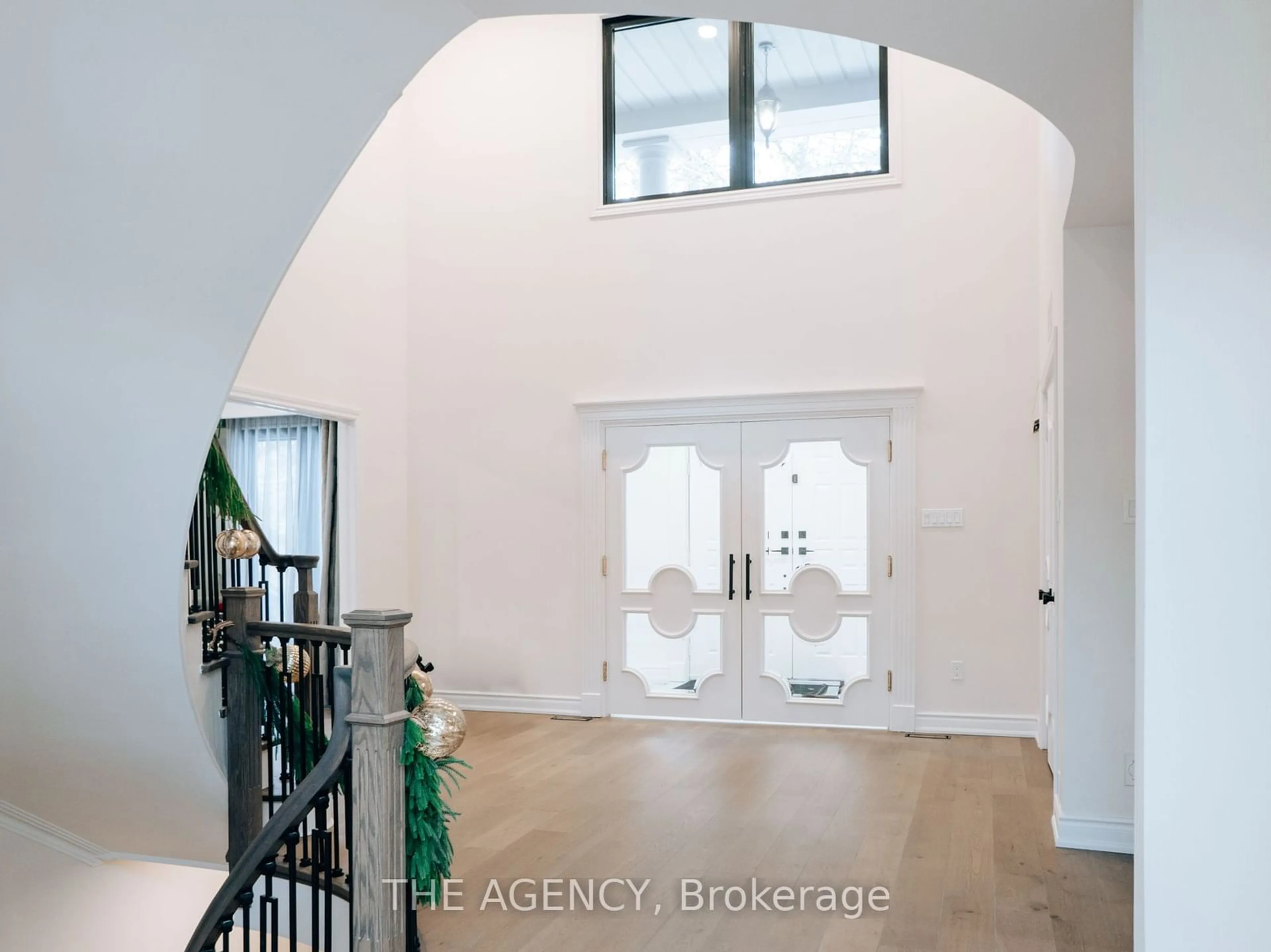 Indoor foyer for 7 Shady Oaks Cres, Toronto Ontario M3C 2L4