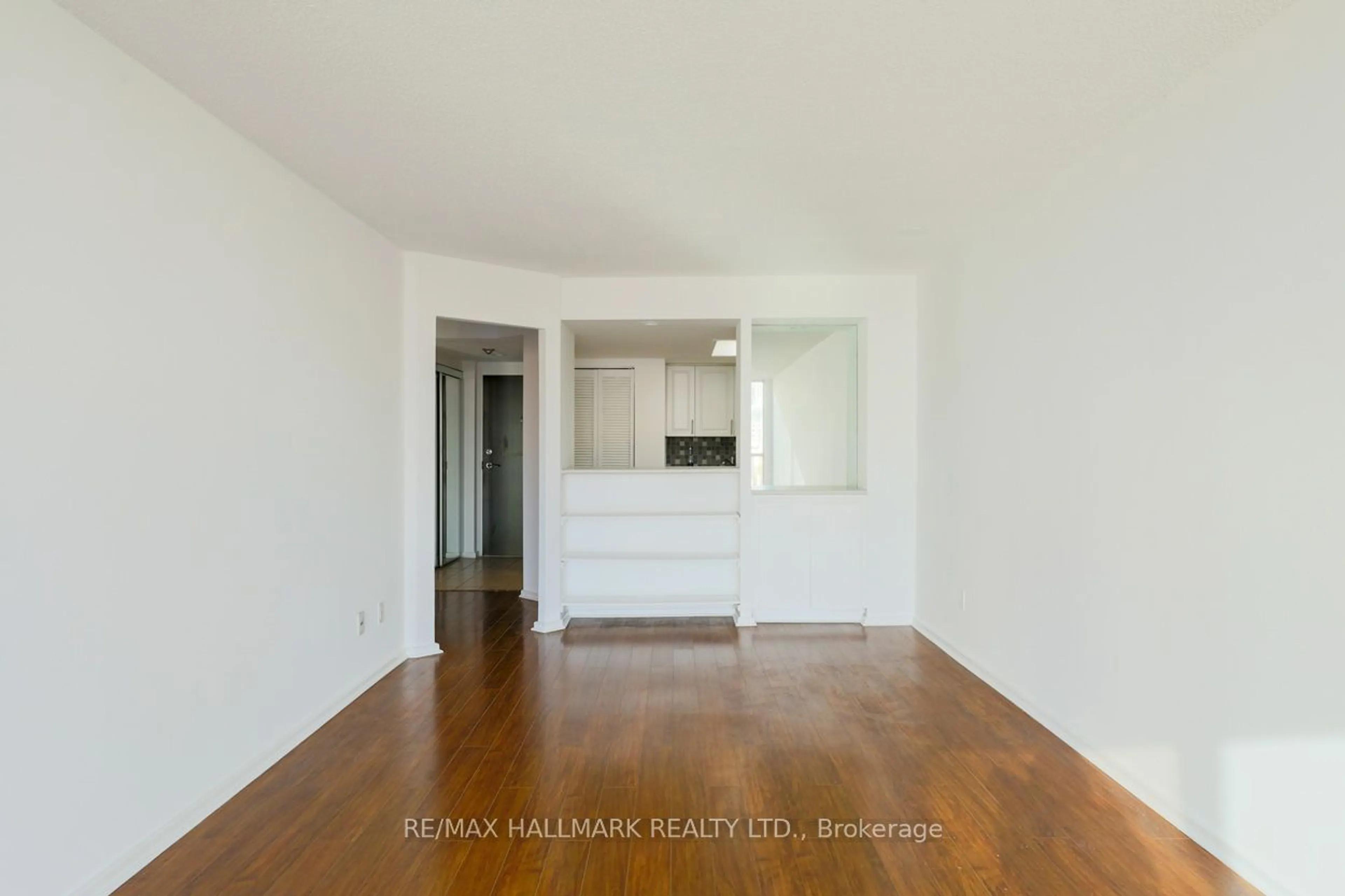 A pic of a room for 15 Maitland Pl #905, Toronto Ontario M4K 1R3