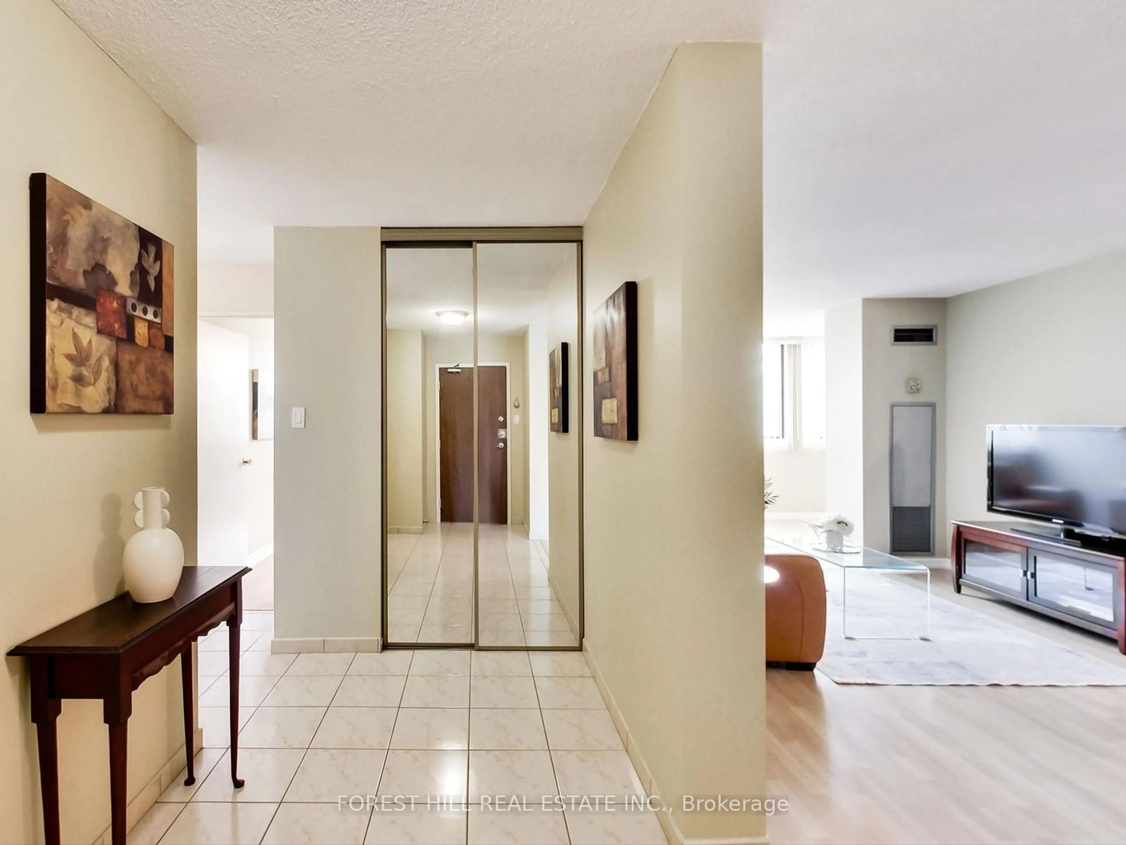 Indoor foyer for 133 Torresdale Ave #305, Toronto Ontario M2R 3T2