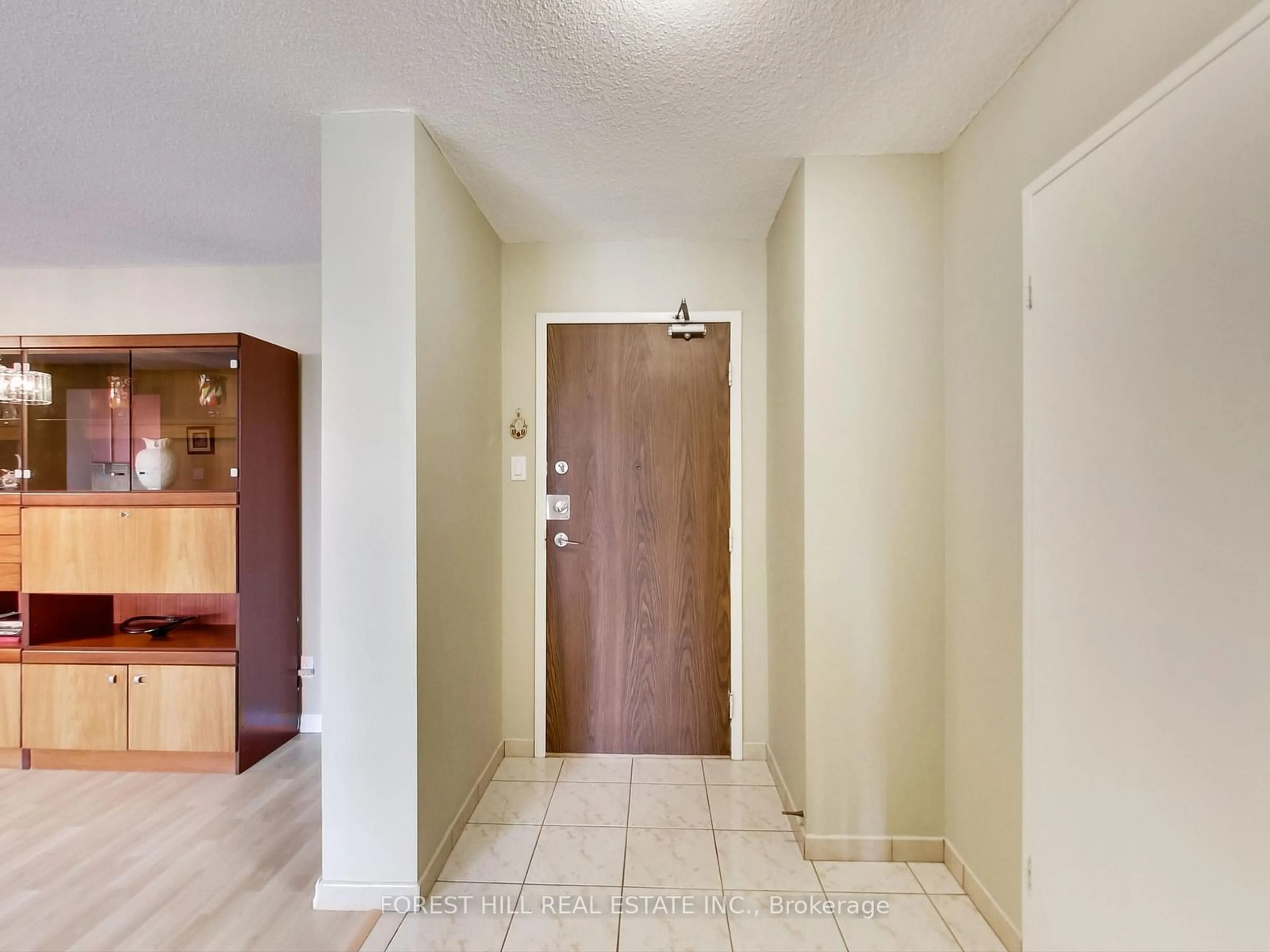 Indoor foyer for 133 Torresdale Ave #305, Toronto Ontario M2R 3T2