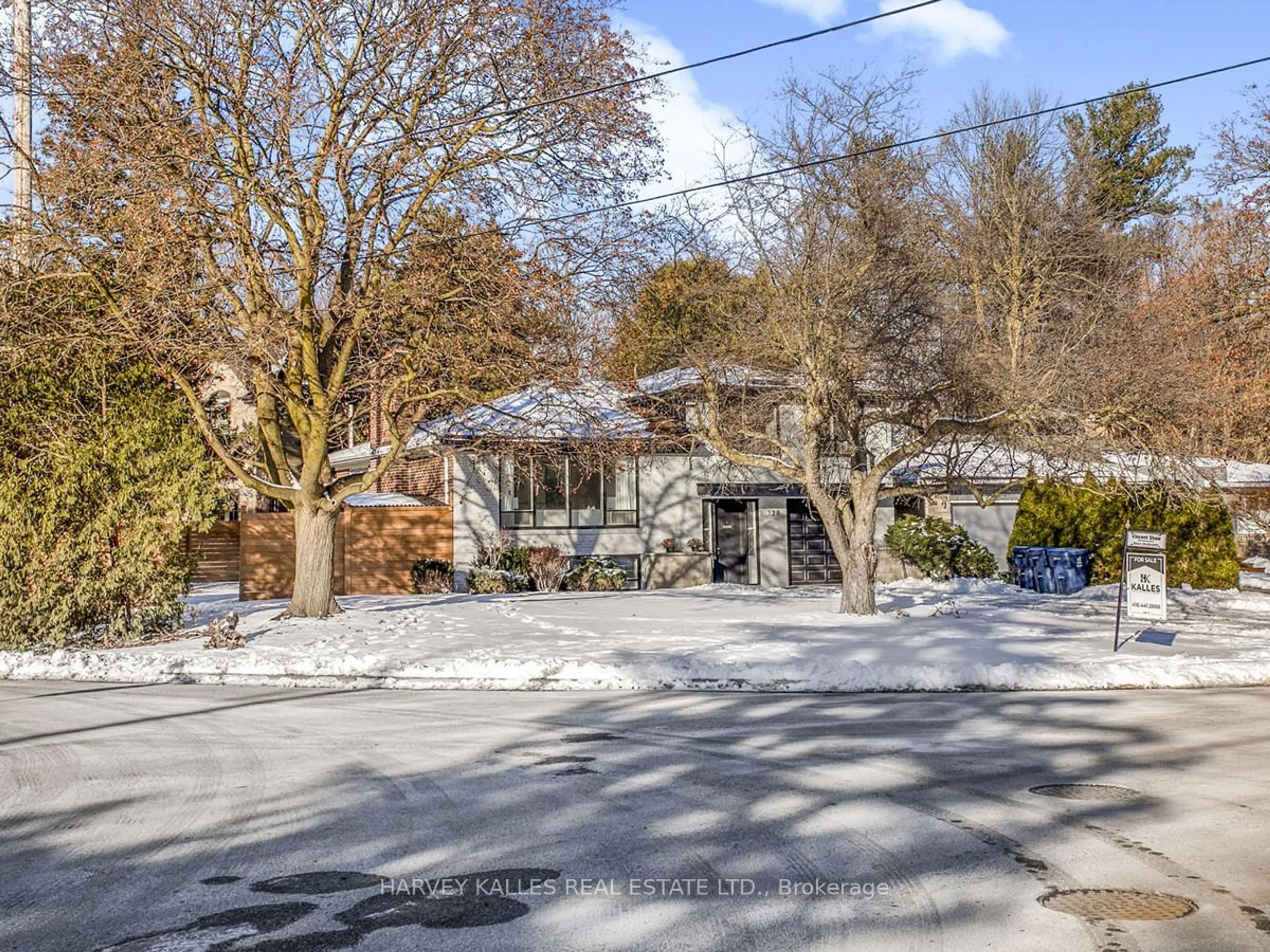 A pic from outside/outdoor area/front of a property/back of a property/a pic from drone, street for 138 Citation Dr, Toronto Ontario M2K 1T6