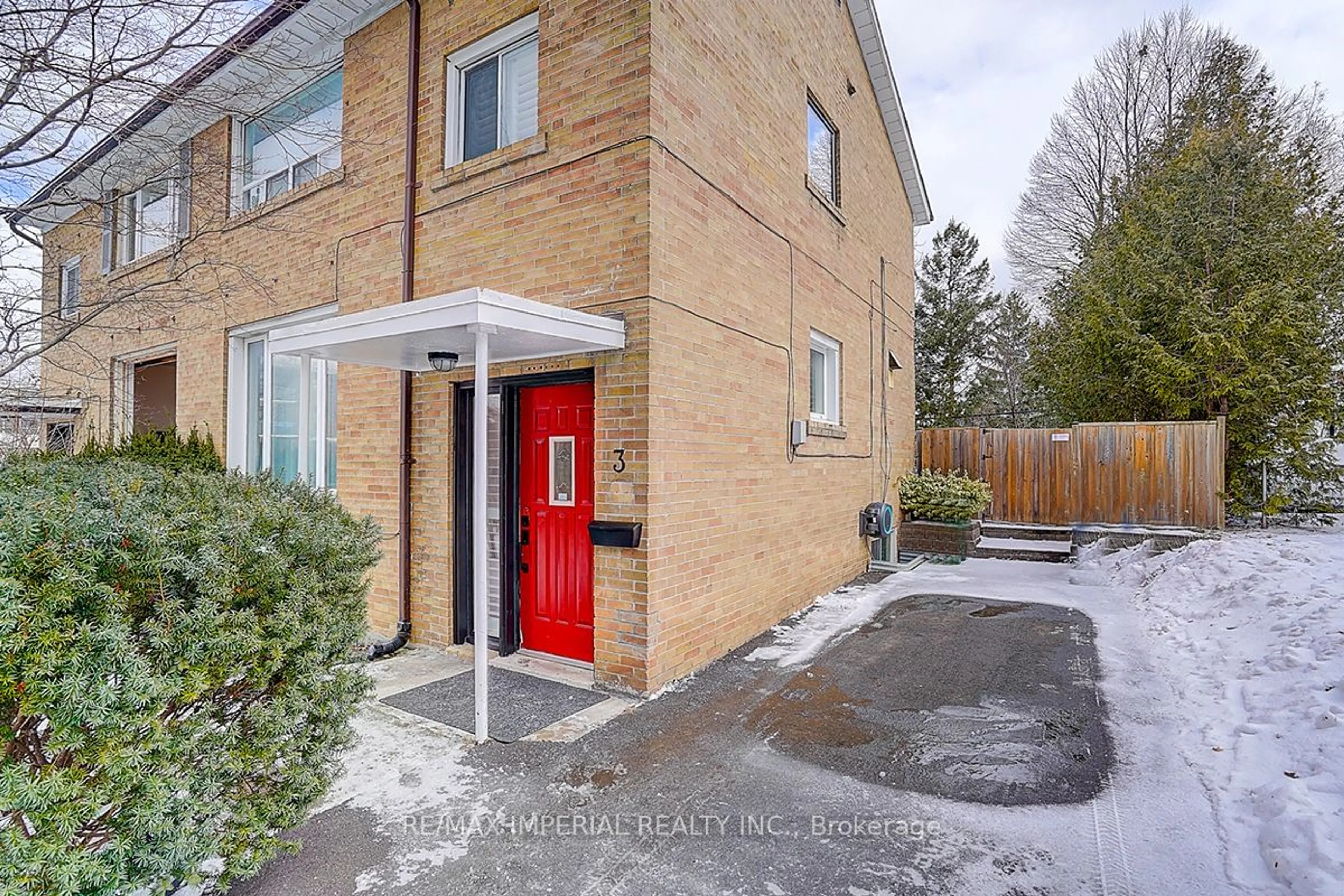 A pic from outside/outdoor area/front of a property/back of a property/a pic from drone, street for 3 Guytoi Crt, Toronto Ontario M3C 1Y1