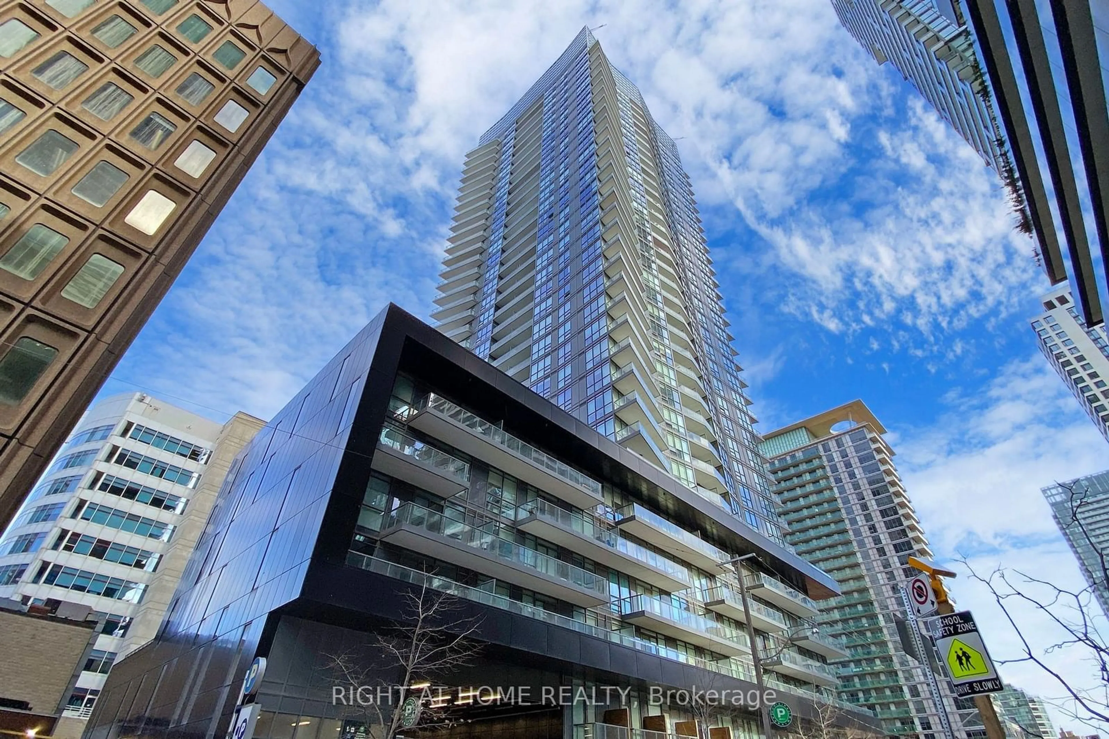 Unknown for 30 Roehampton Ave #1506, Toronto Ontario M4P 0B9