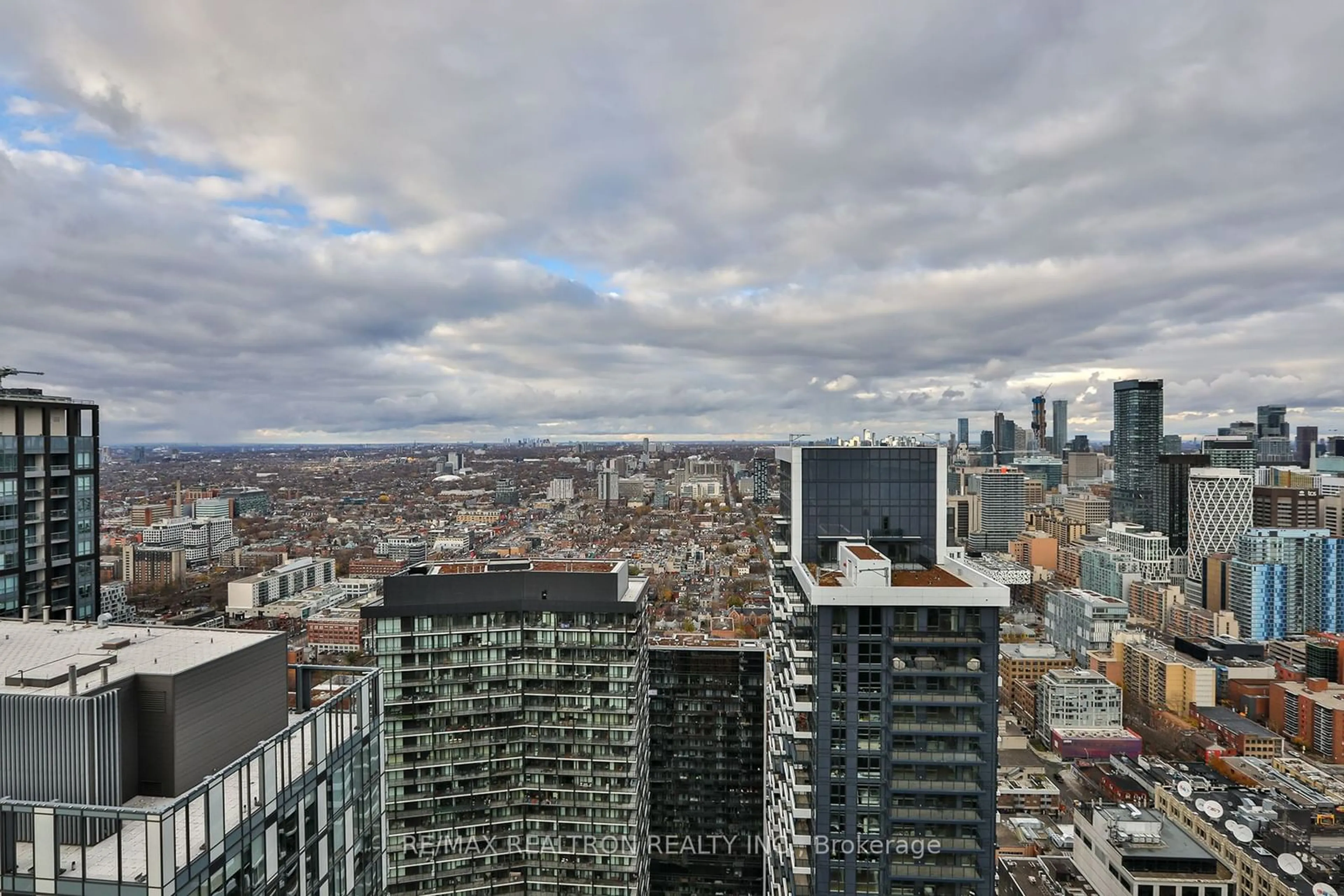 A pic from outside/outdoor area/front of a property/back of a property/a pic from drone, city buildings view from balcony for 28 Widmer St #GPH26, Toronto Ontario M5V 2E7